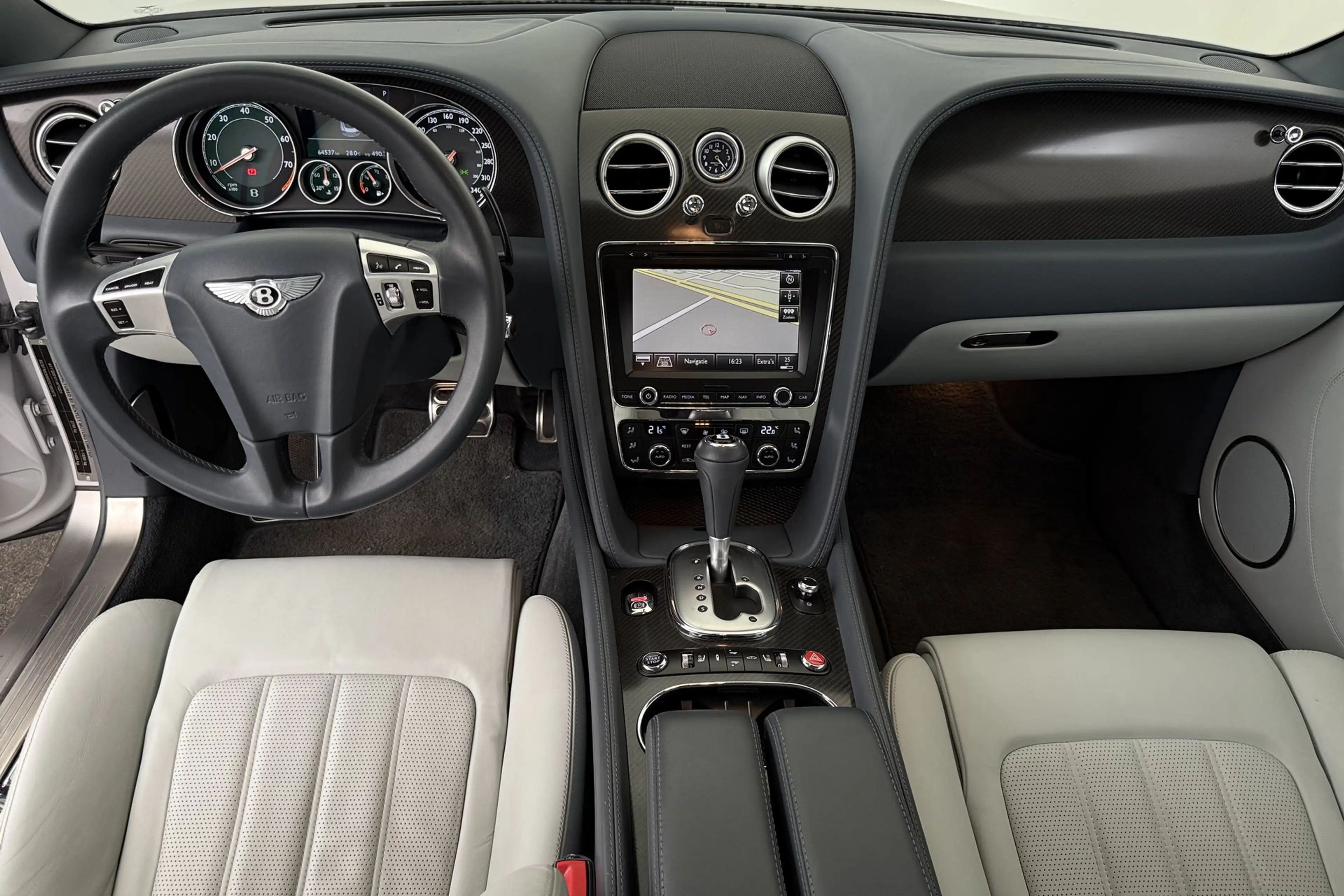 Bentley Continental GT V8 — photo 9