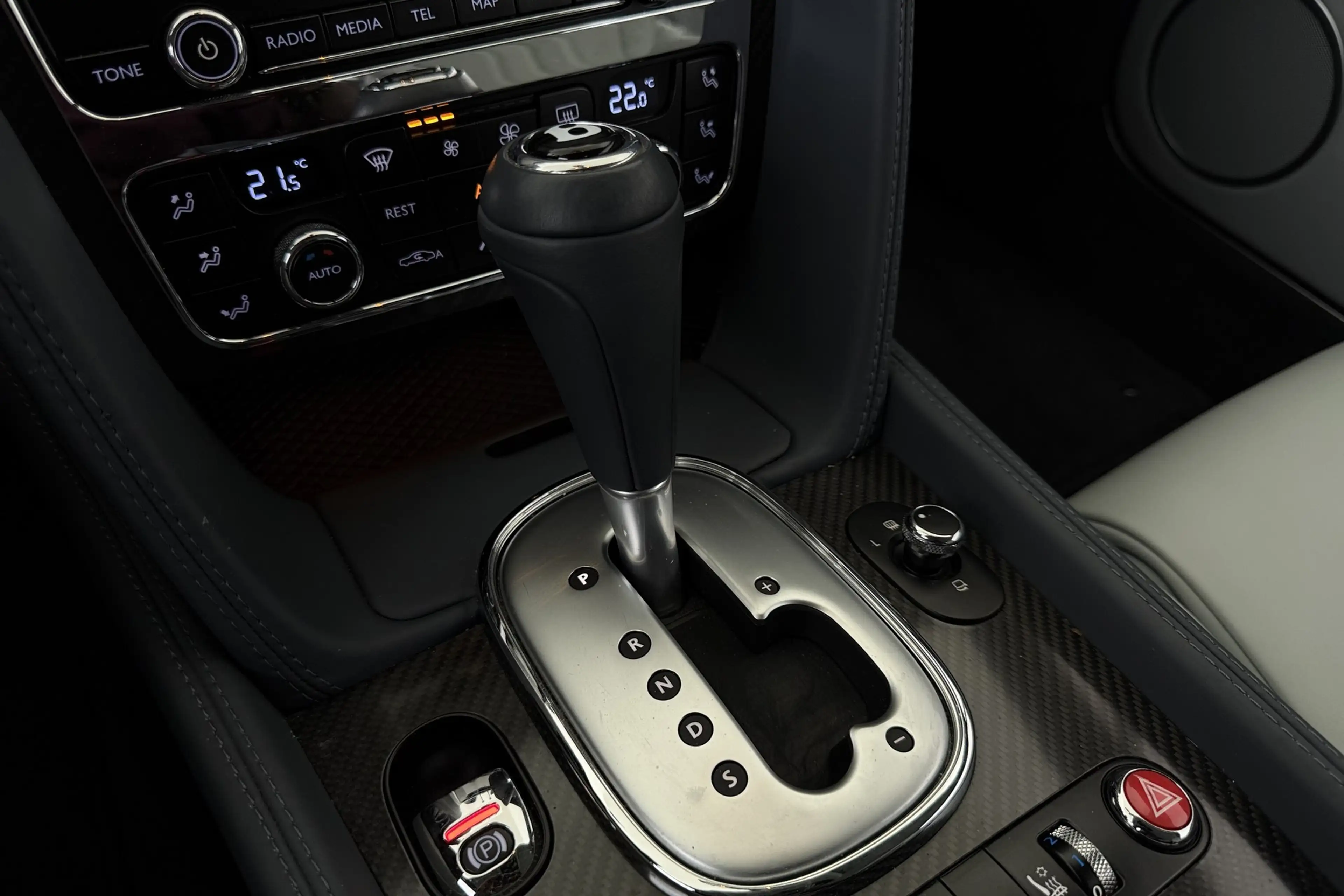 Bentley Continental GT V8 — photo 12