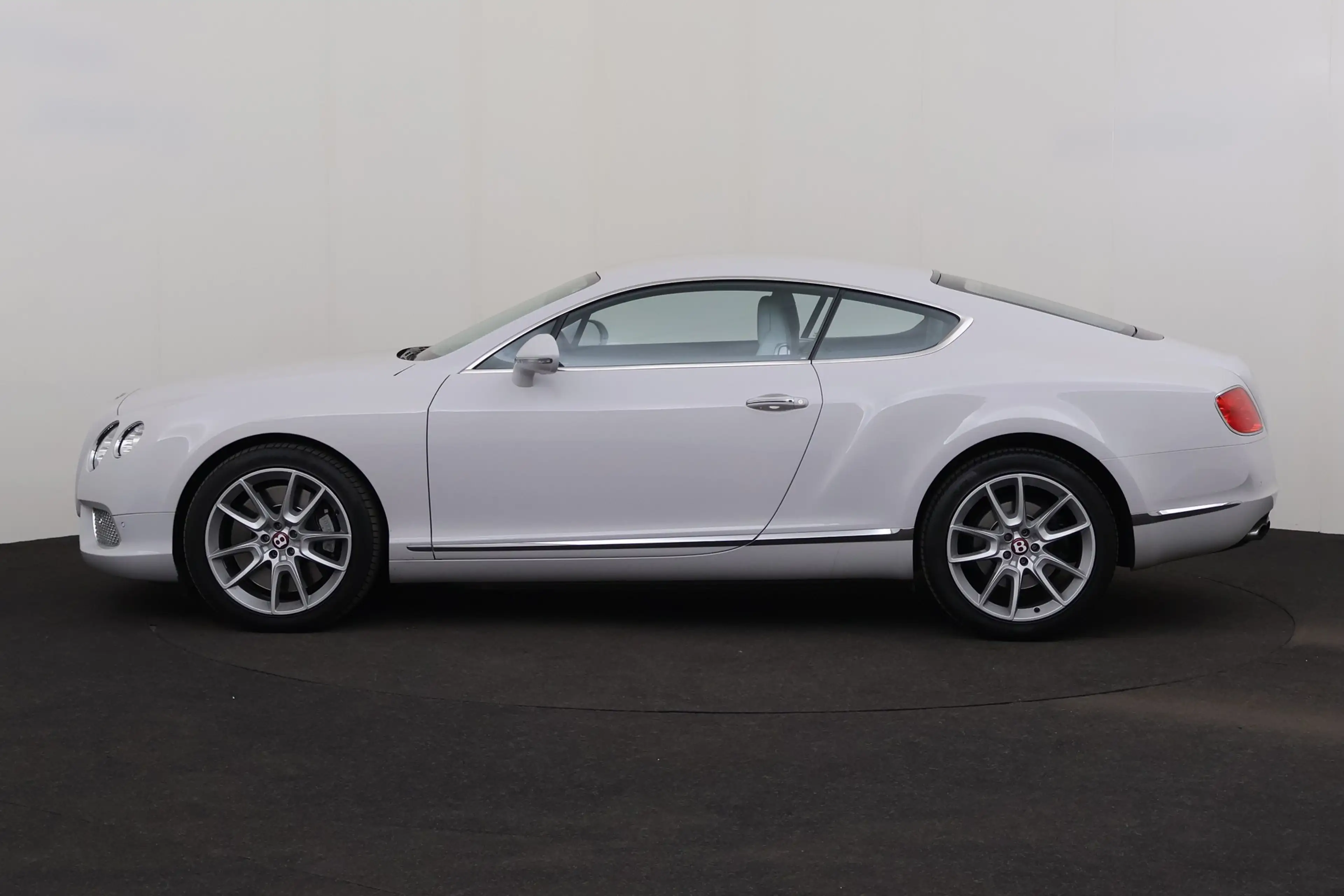 Bentley Continental GT V8 — photo 2