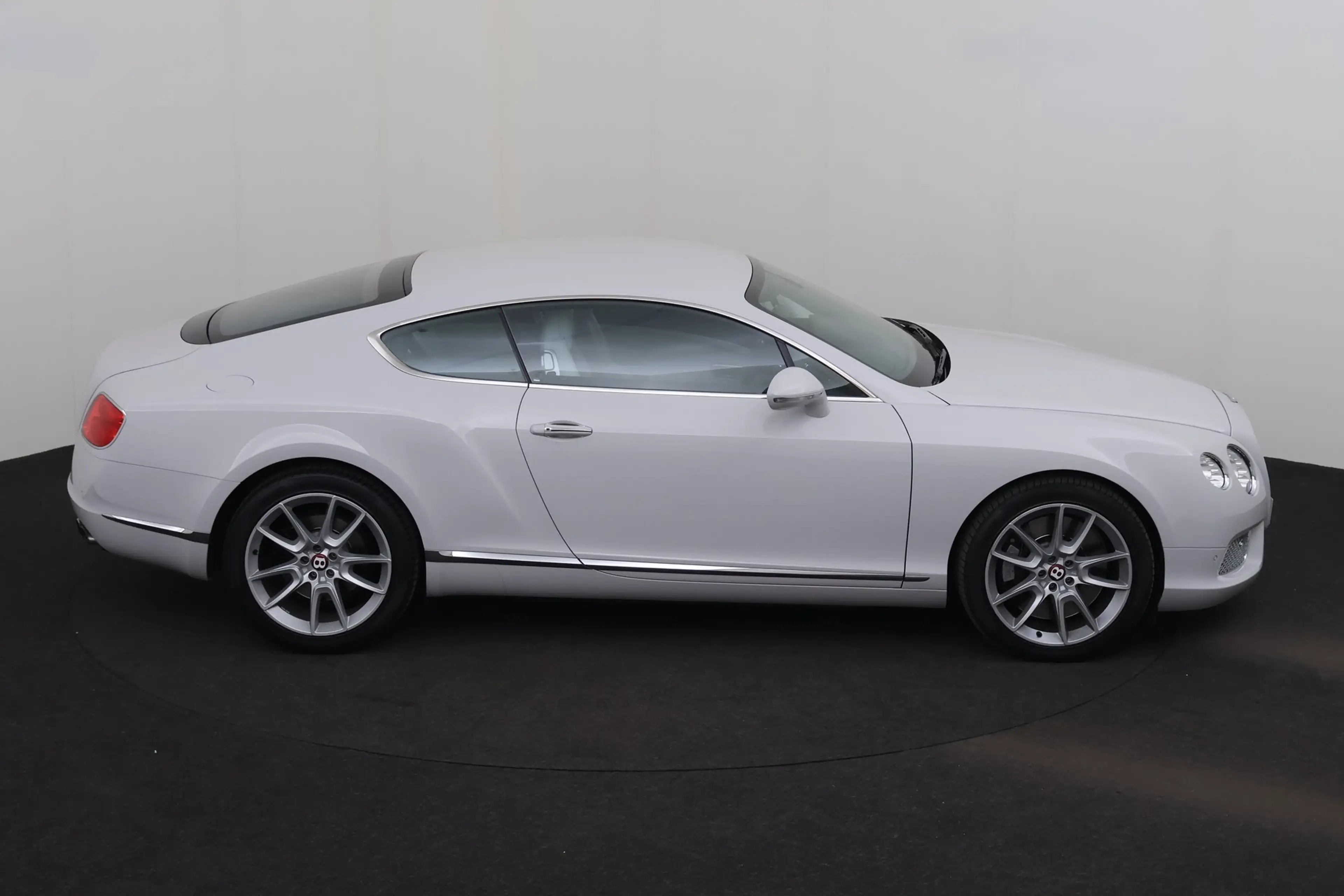 Bentley Continental GT V8 — photo 5
