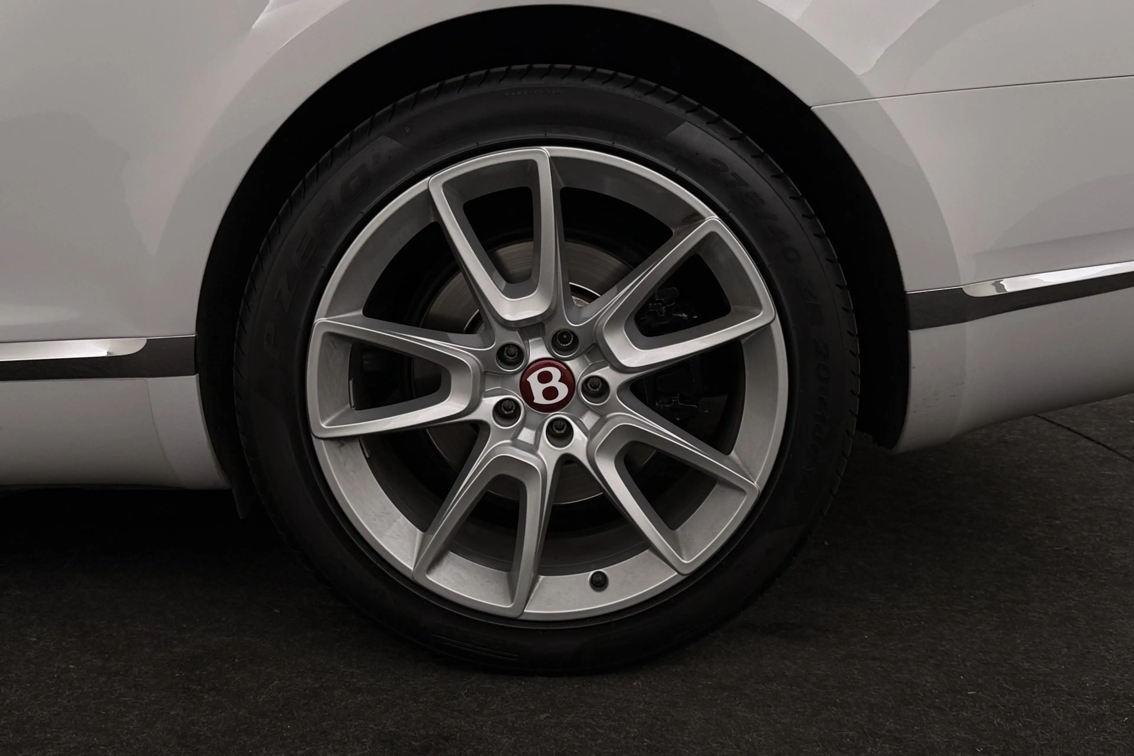 Bentley Continental GT V8 — photo 15