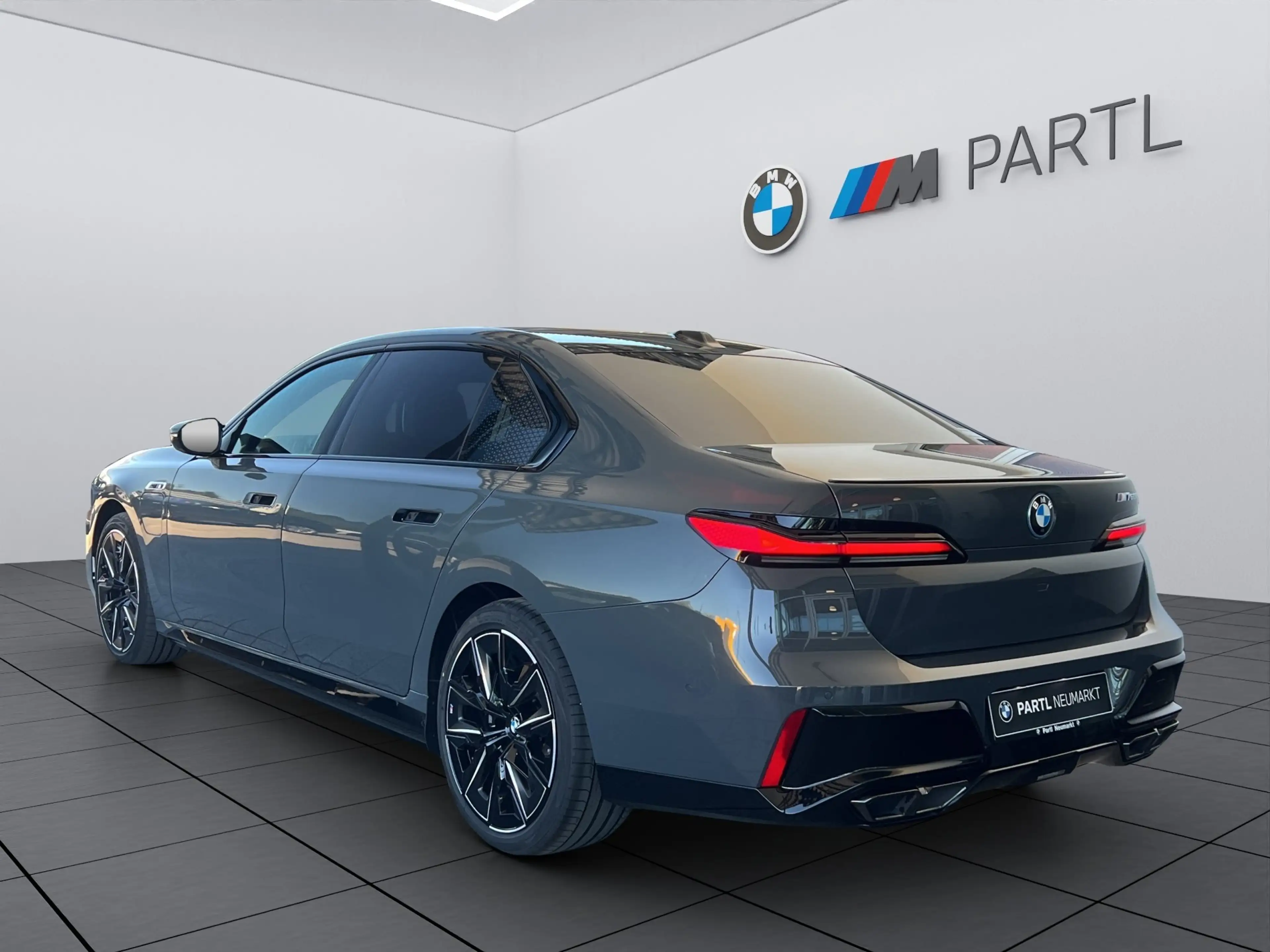 BMW 760 M760e xDrive EXECUTIVE B&W AUTOBAHNASSIST — photo 3