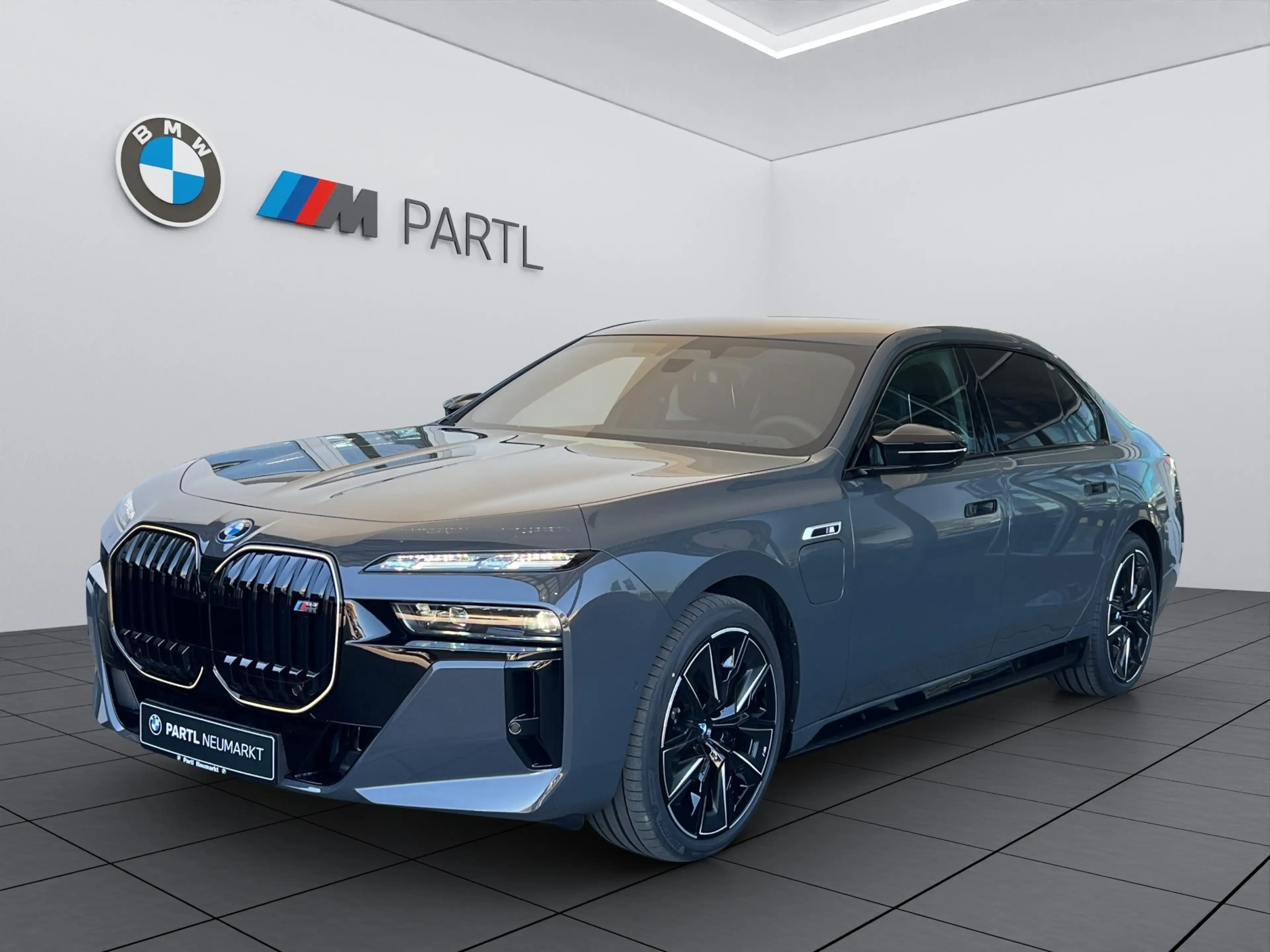 BMW 760 M760e xDrive EXECUTIVE B&W AUTOBAHNASSIST