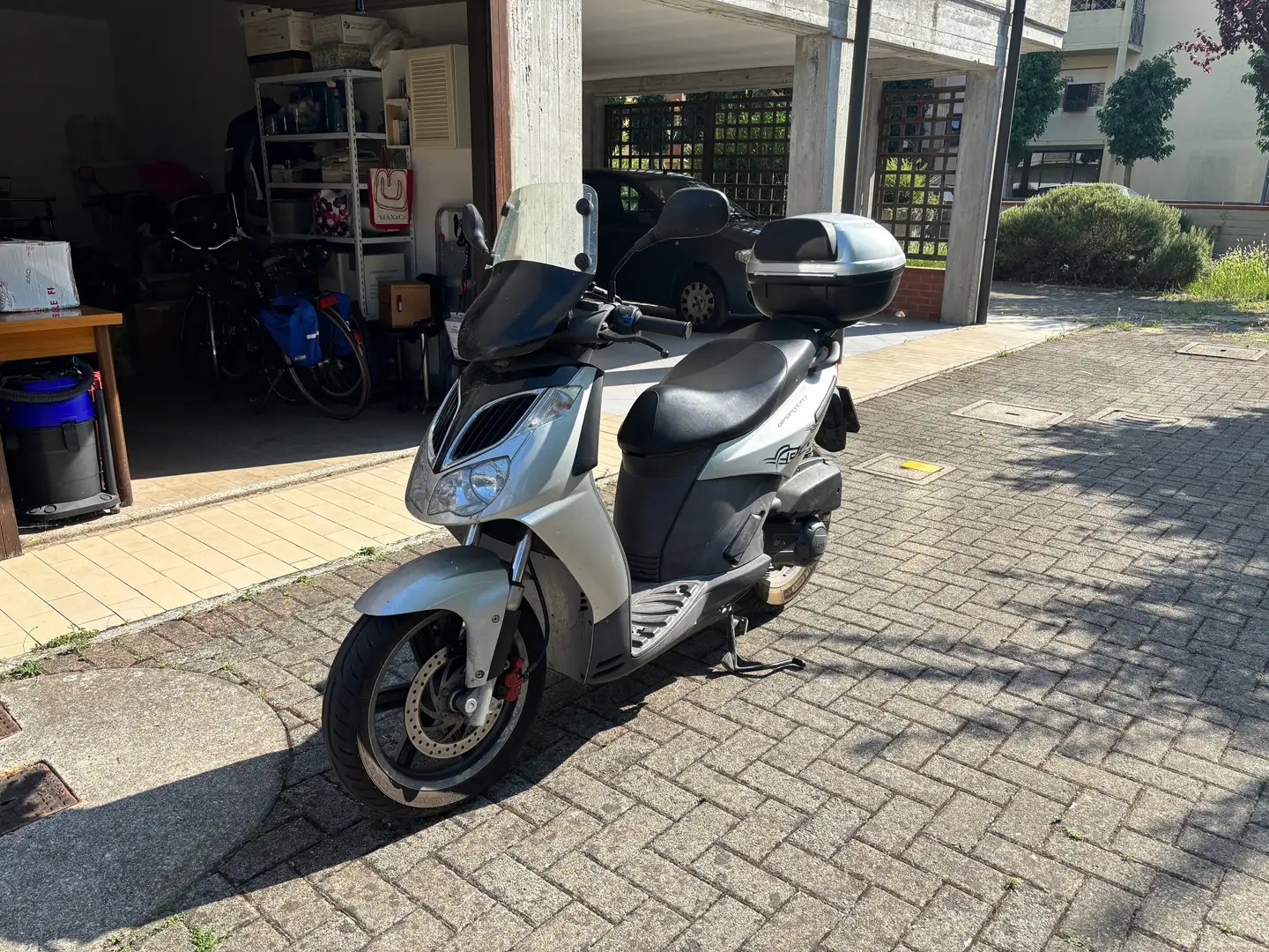Aprilia Sportcity 200 Silber - 1