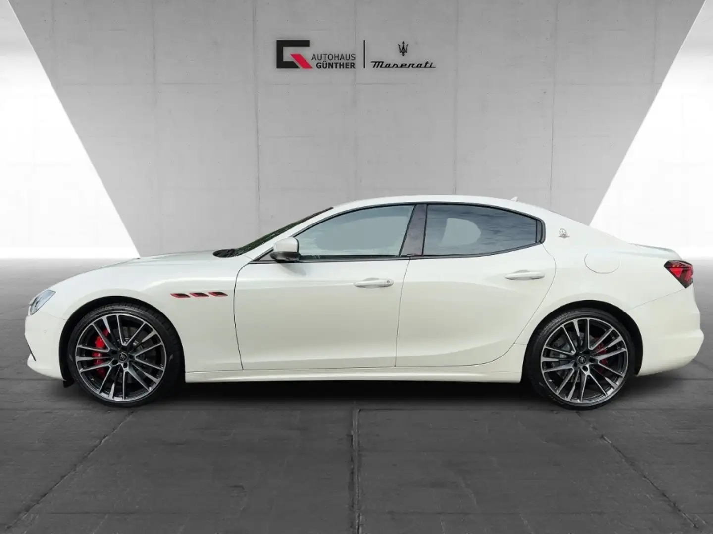 Maserati Ghibli Trofeo V8 580PS RWD - Carbon - Bowers&Wilkins Blanc - 2