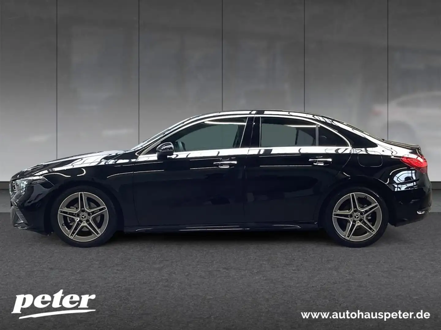 Mercedes-Benz A 180 Limousine AMG/LED/Kamera/Navigation/MBUX/ Zwart - 2