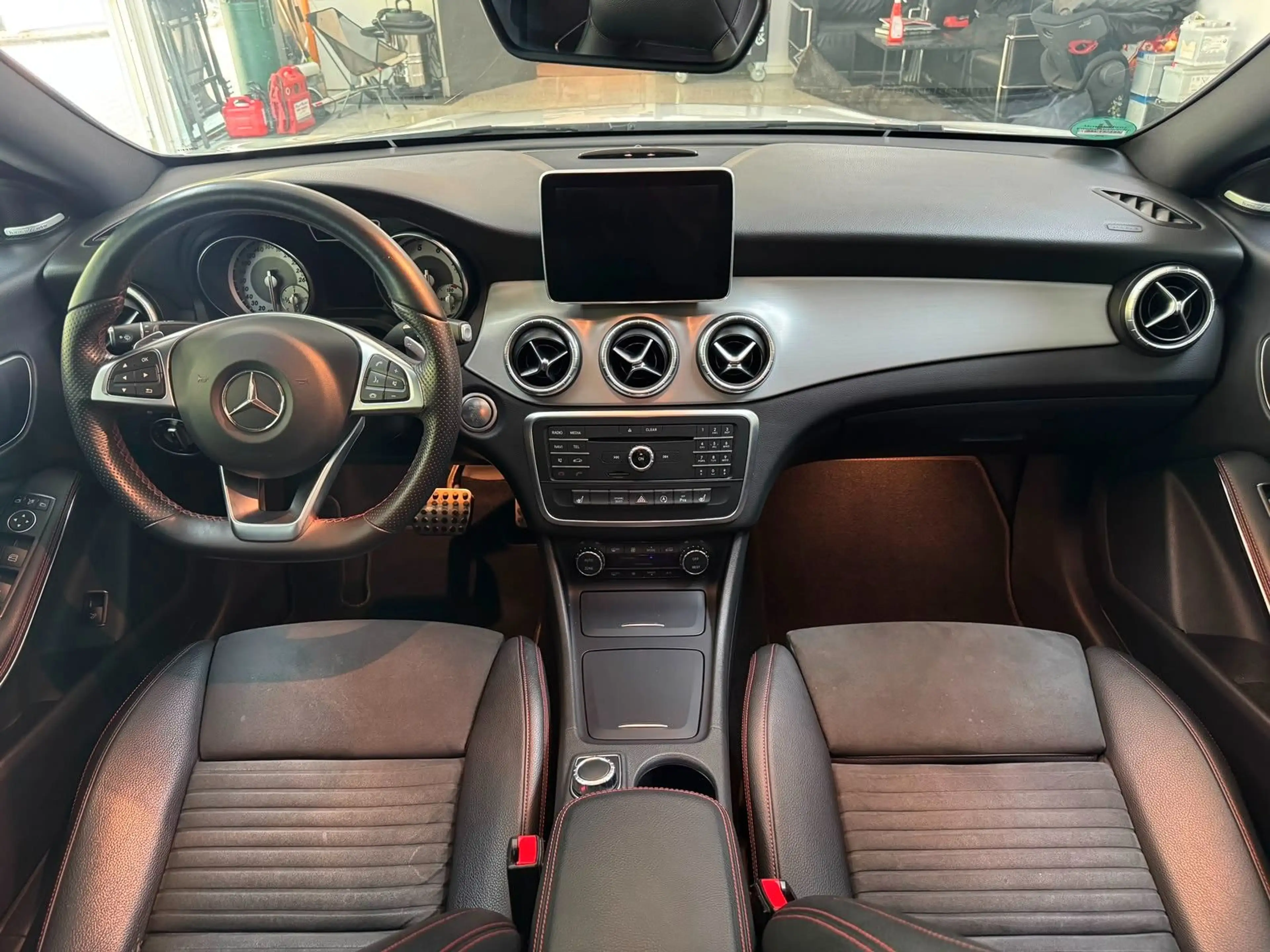 Mercedes-Benz CLA 200 AMG Line *Harman/Kardon*Pano*Kamera — photo 28