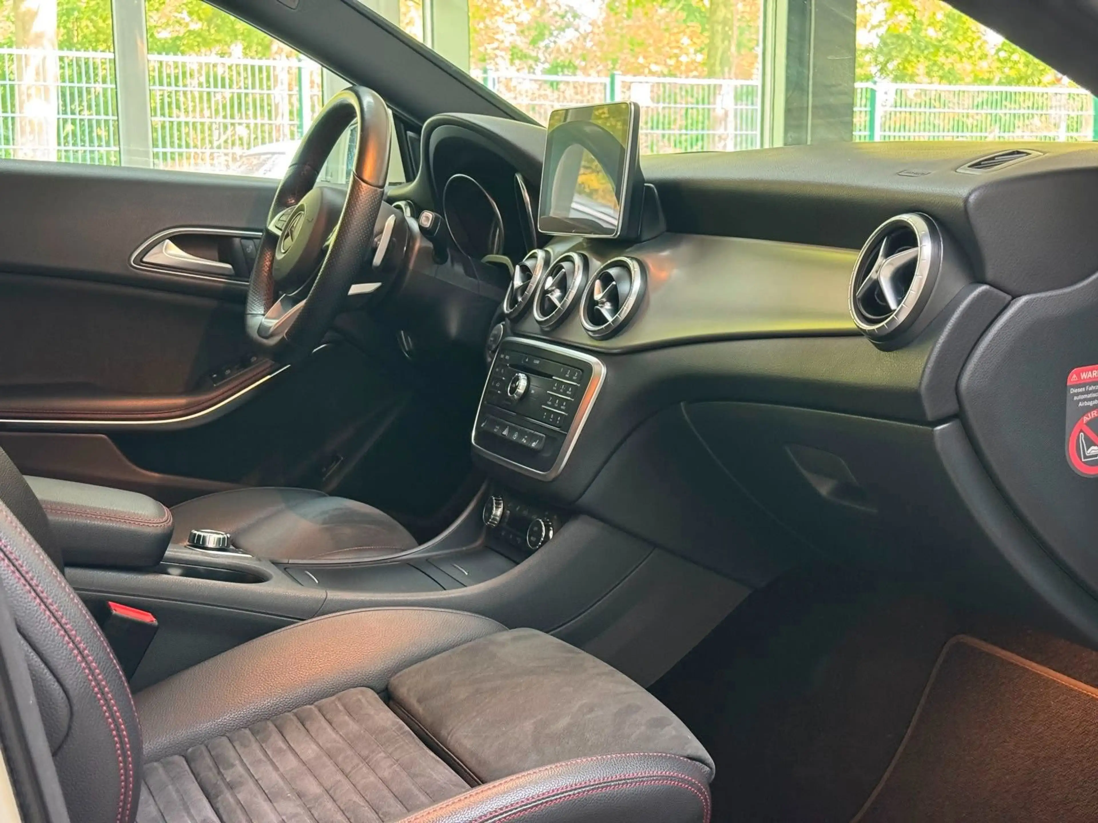 Mercedes-Benz CLA 200 AMG Line *Harman/Kardon*Pano*Kamera — photo 30