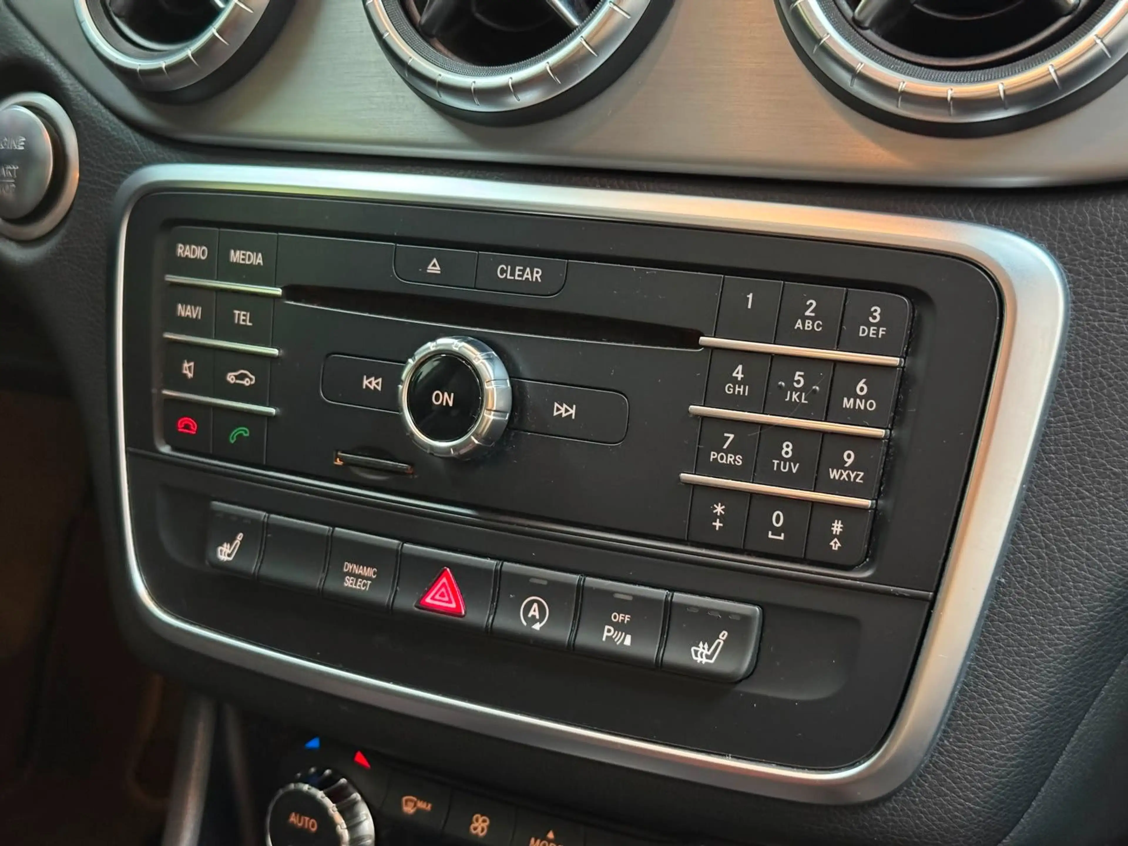 Mercedes-Benz CLA 200 AMG Line *Harman/Kardon*Pano*Kamera — photo 32
