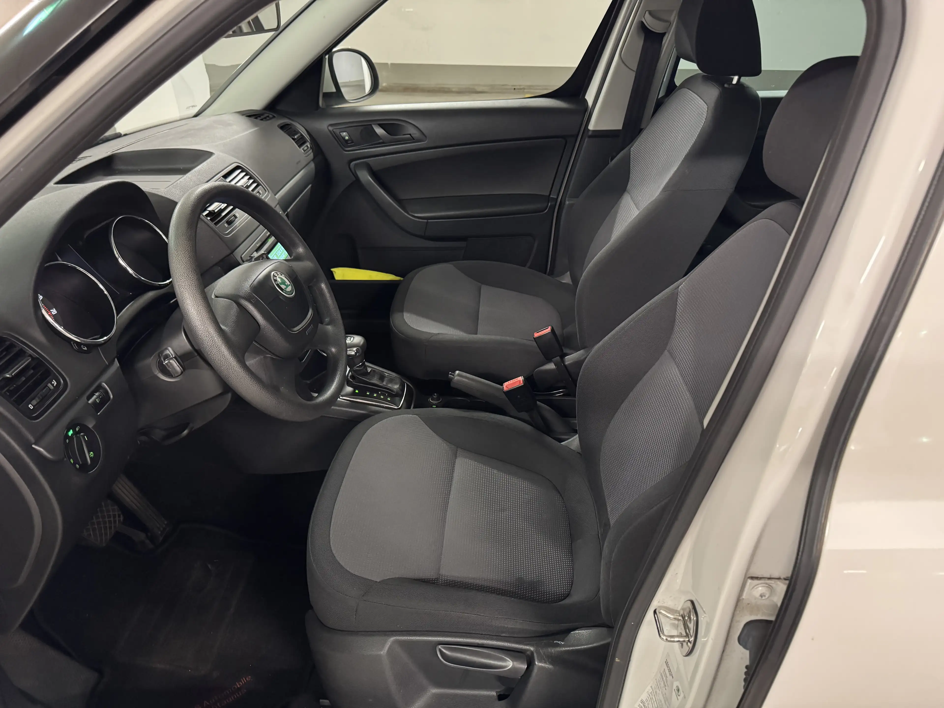 Skoda Yeti 1.2 TSI Active Plus Edition AUTOMATIK* PDC* SHZ* KLIMA* EURO 5* — photo 9