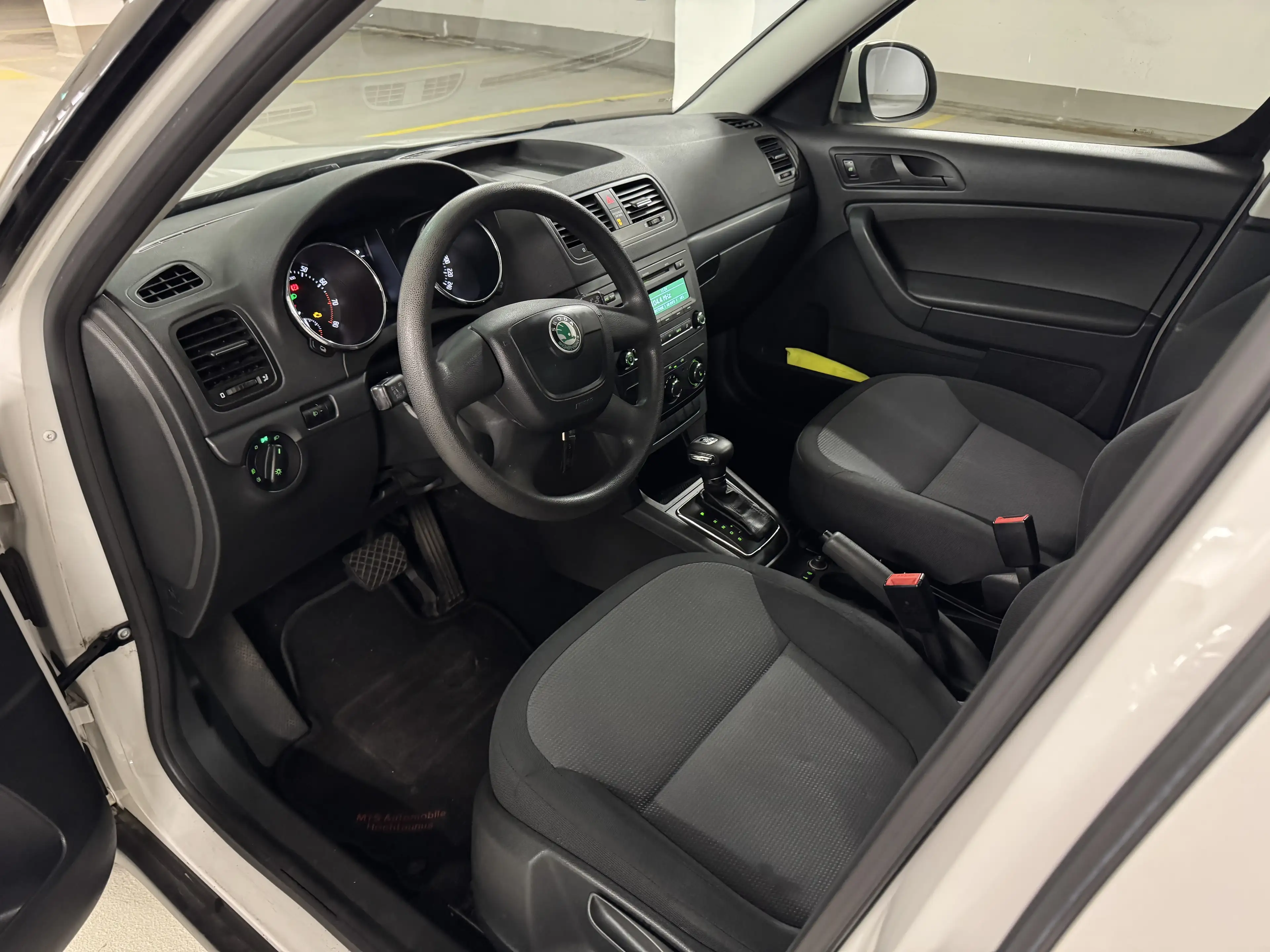 Skoda Yeti 1.2 TSI Active Plus Edition AUTOMATIK* PDC* SHZ* KLIMA* EURO 5* — photo 10