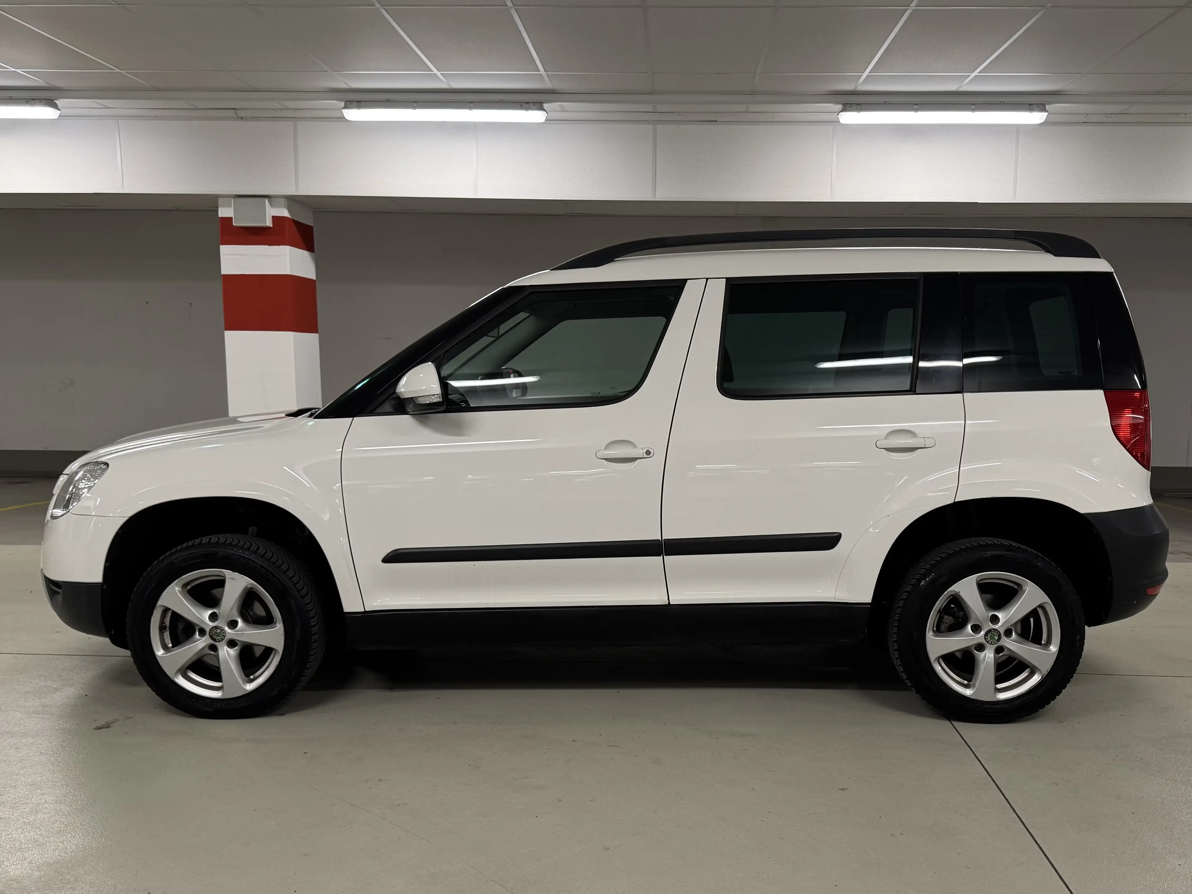 Skoda Yeti 1.2 TSI Active Plus Edition AUTOMATIK* PDC* SHZ* KLIMA* EURO 5* — photo 4
