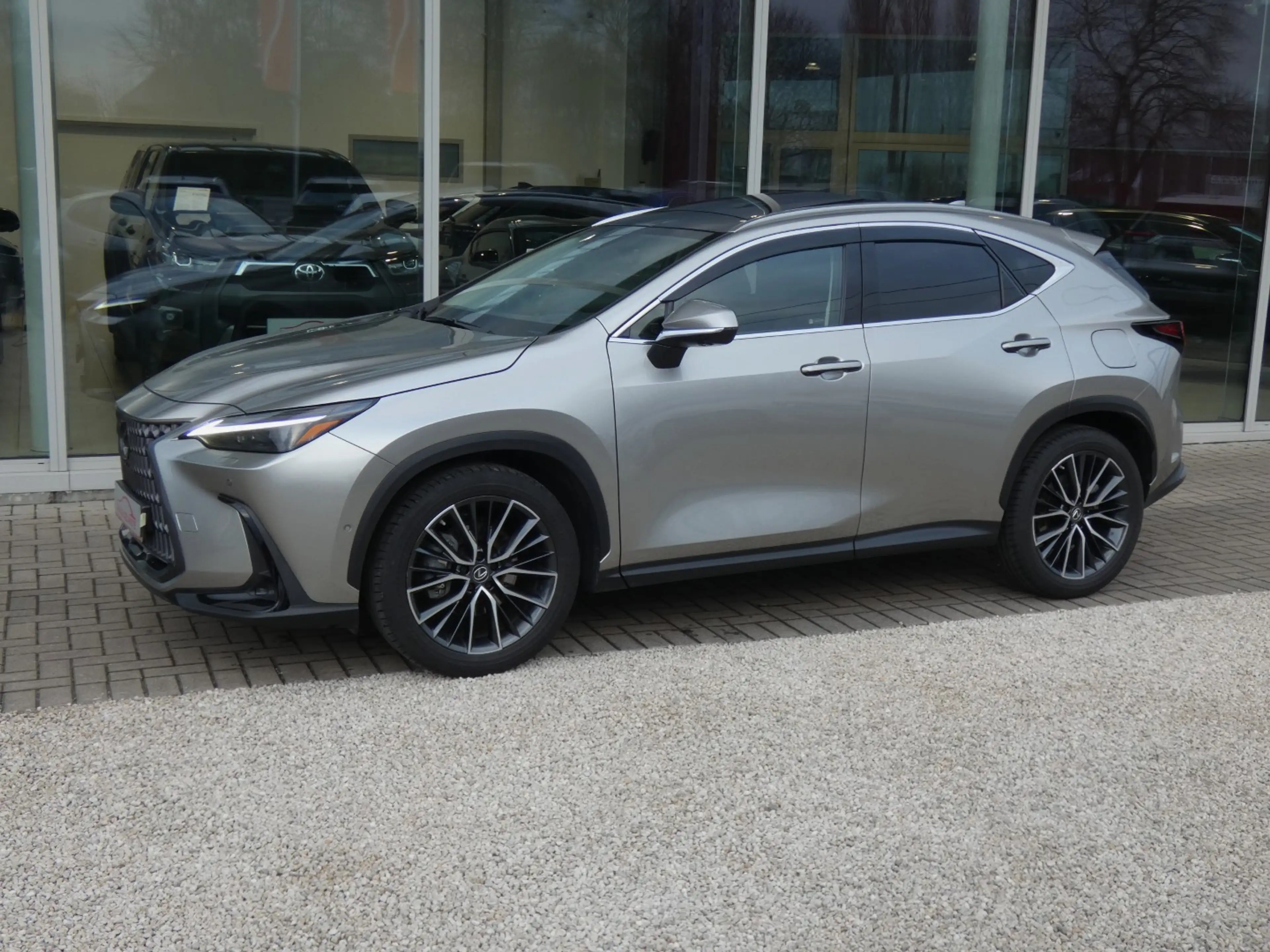 Lexus NX 350h AWD Privilege Line +PANO +MARK LEVINSON +360° CAM — photo 3