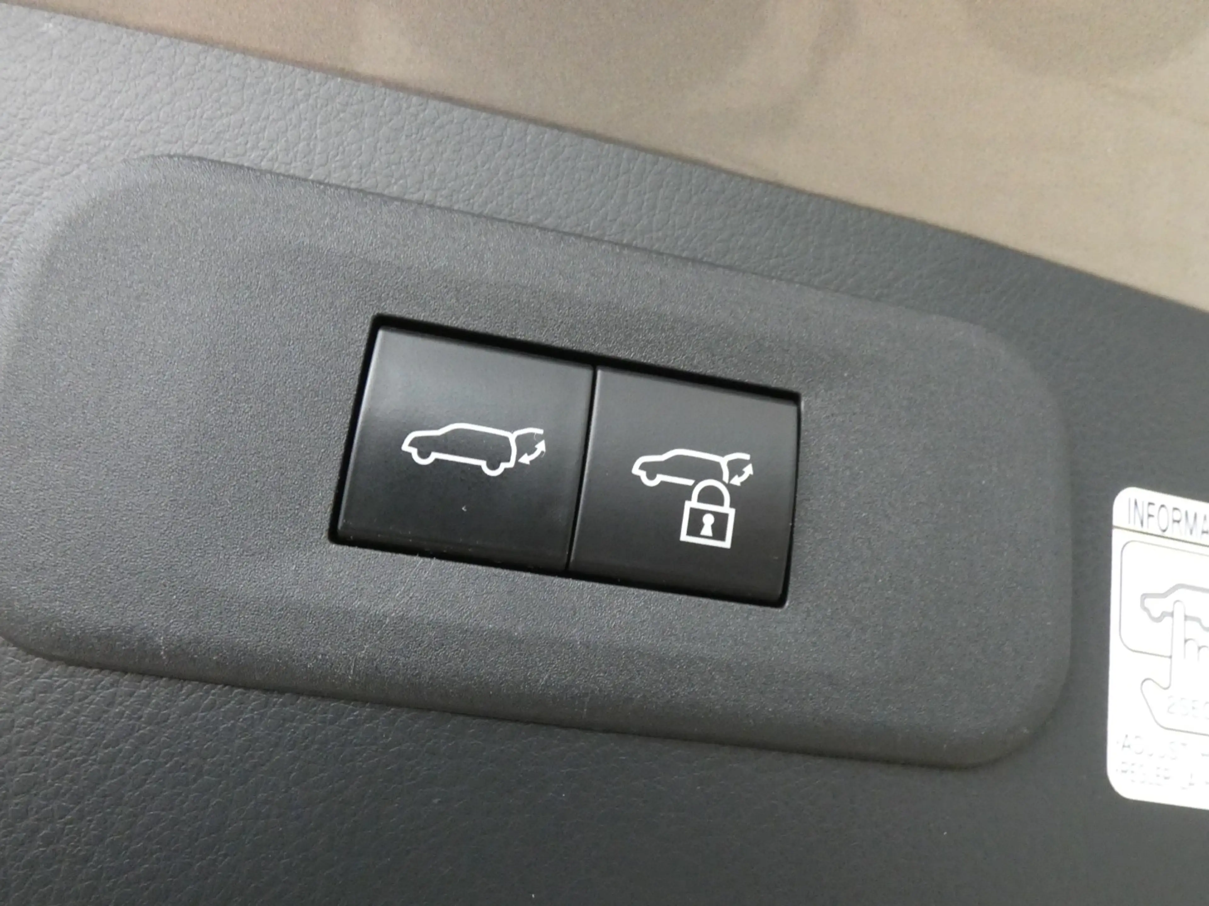 Lexus NX 350h AWD Privilege Line +PANO +MARK LEVINSON +360° CAM — photo 14