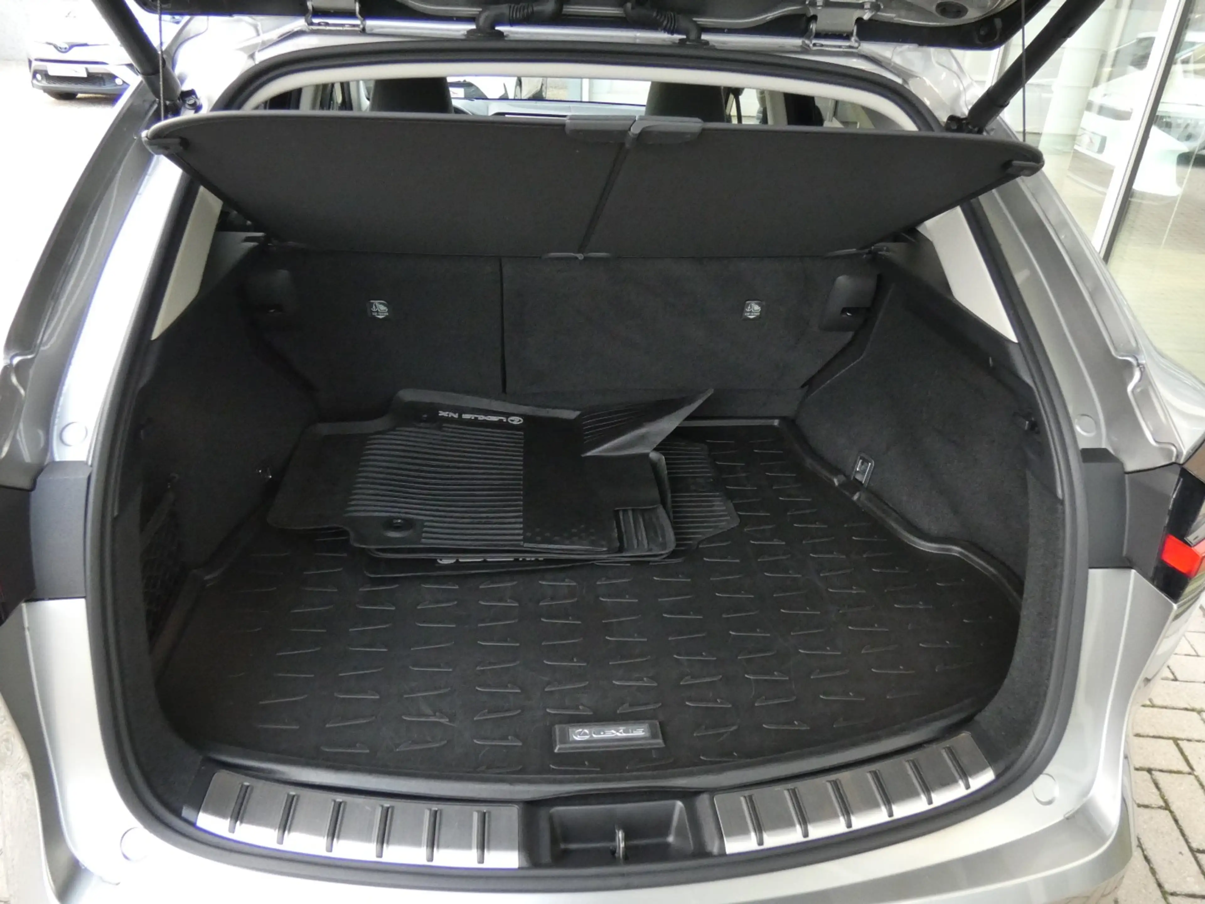 Lexus NX 350h AWD Privilege Line +PANO +MARK LEVINSON +360° CAM — photo 13