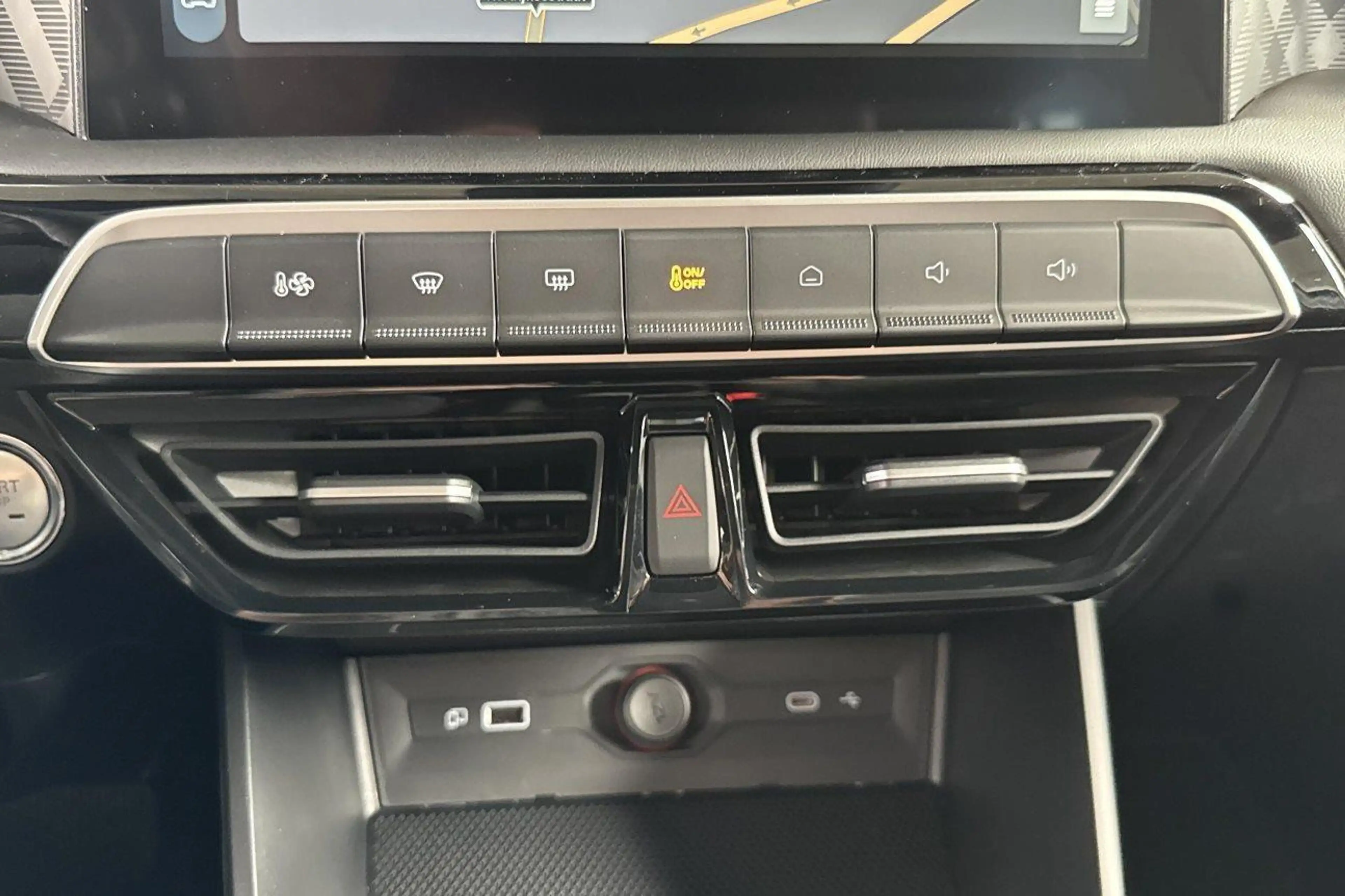 MG MG3 LUXURY HYBRID+ — photo 15