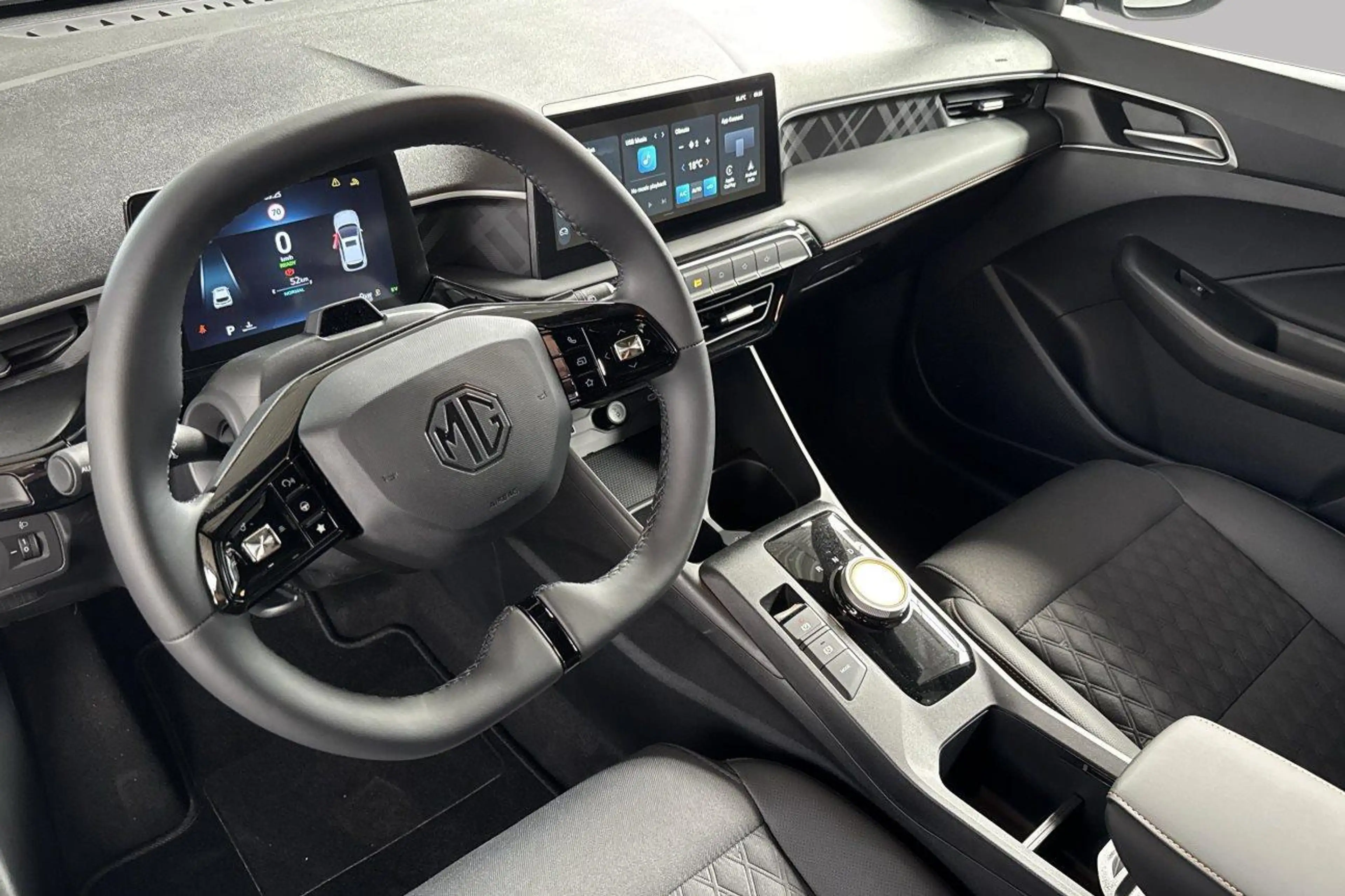 MG MG3 LUXURY HYBRID+ — photo 9