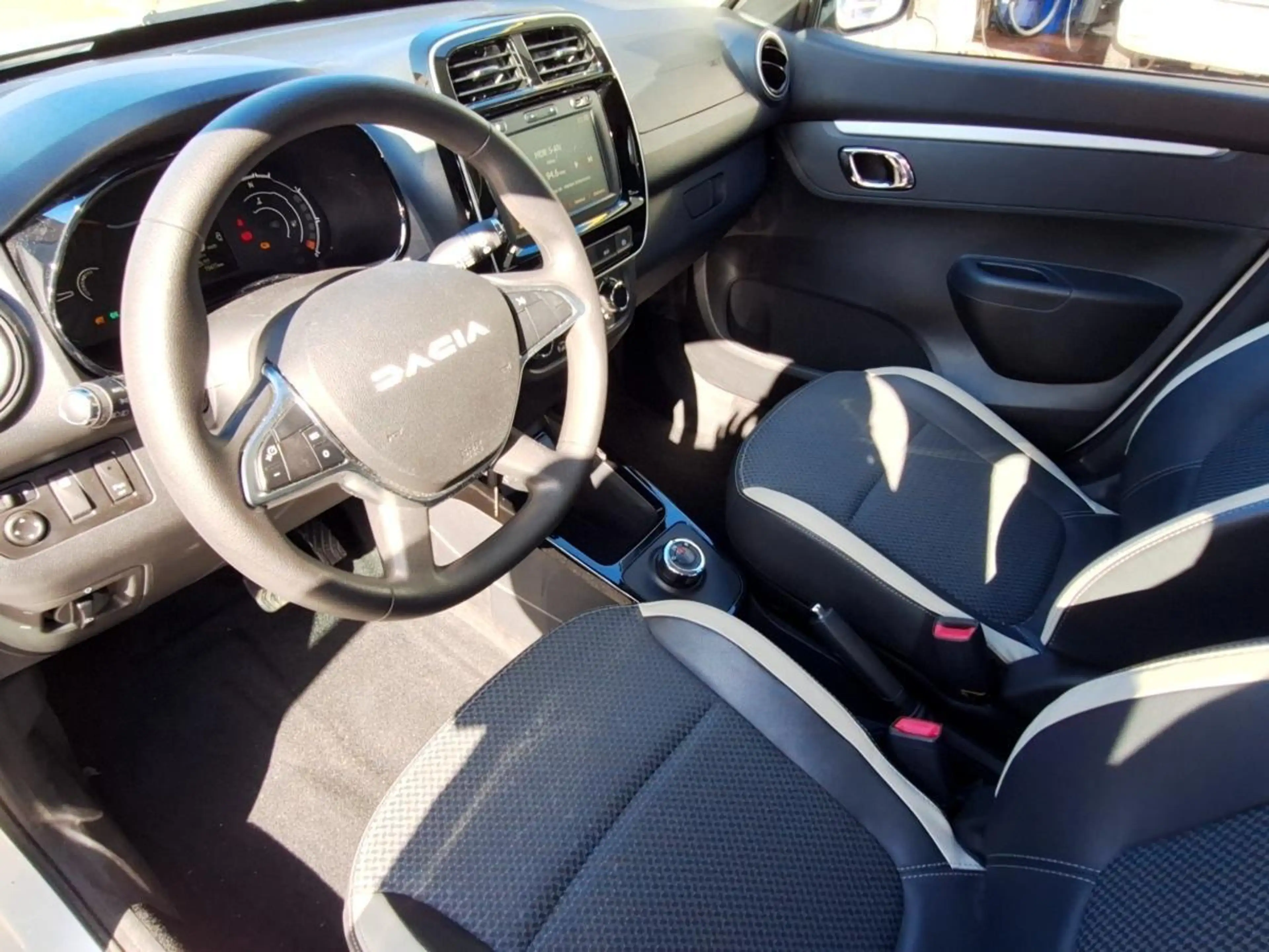 Dacia Spring 45 ExpressionPaket Navi - Kamera — photo 7
