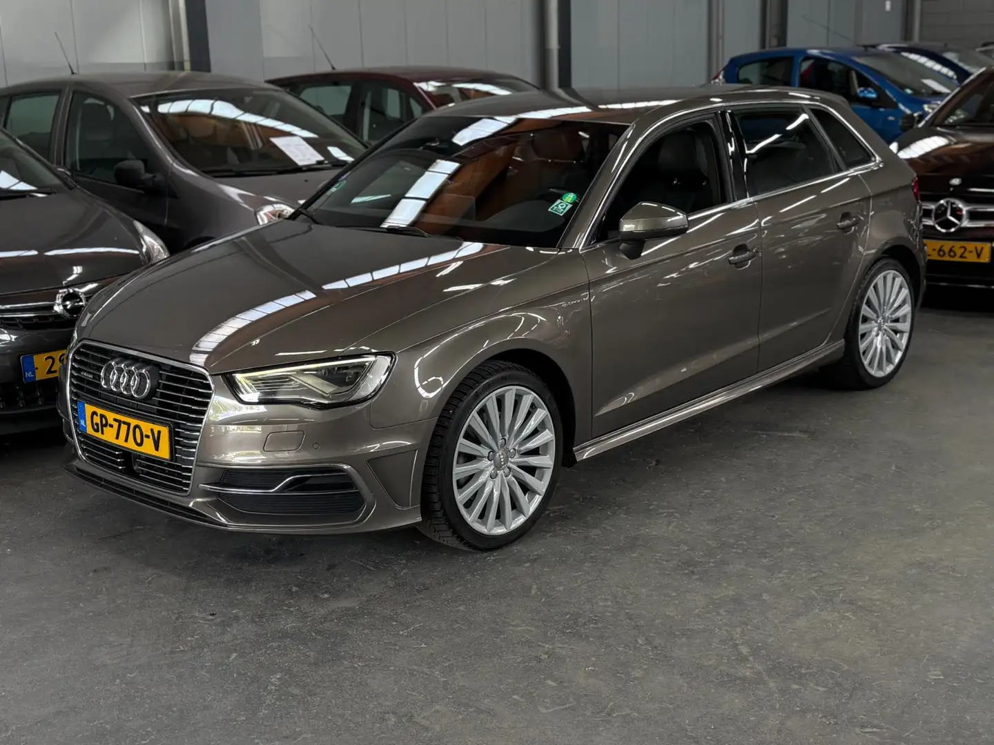 Audi A3 Sportback 1.4 e-tron PHEV Ambition Pro Line plus 2 Grijs - 2