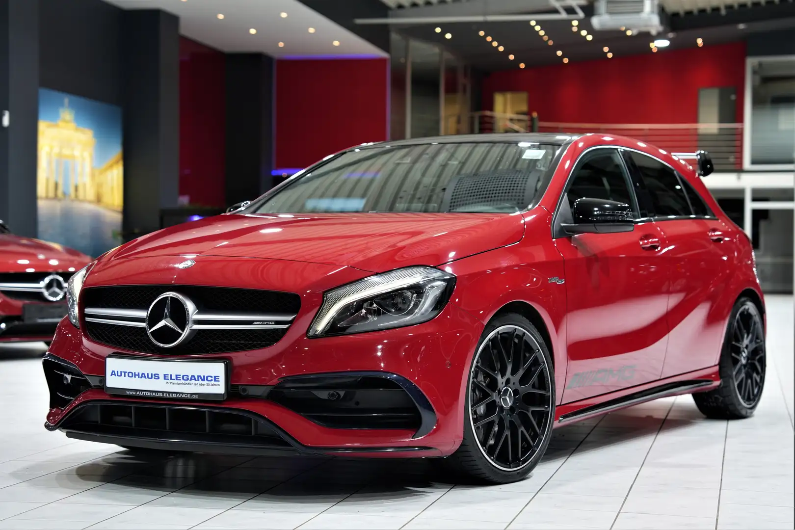 Mercedes-Benz A 45 AMG 4Matic*SPORTABGAS*NIGHT*LED*PANO* Червоний - 2