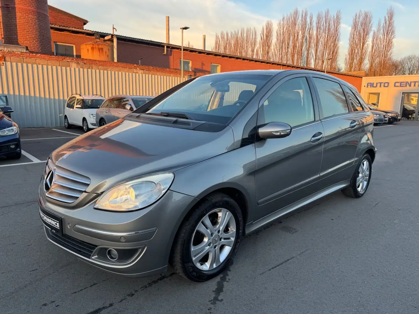 Mercedes-Benz B 170 *NAVI*PANO*RASSELT*EXPORT / GEWERBE Grau - 1
