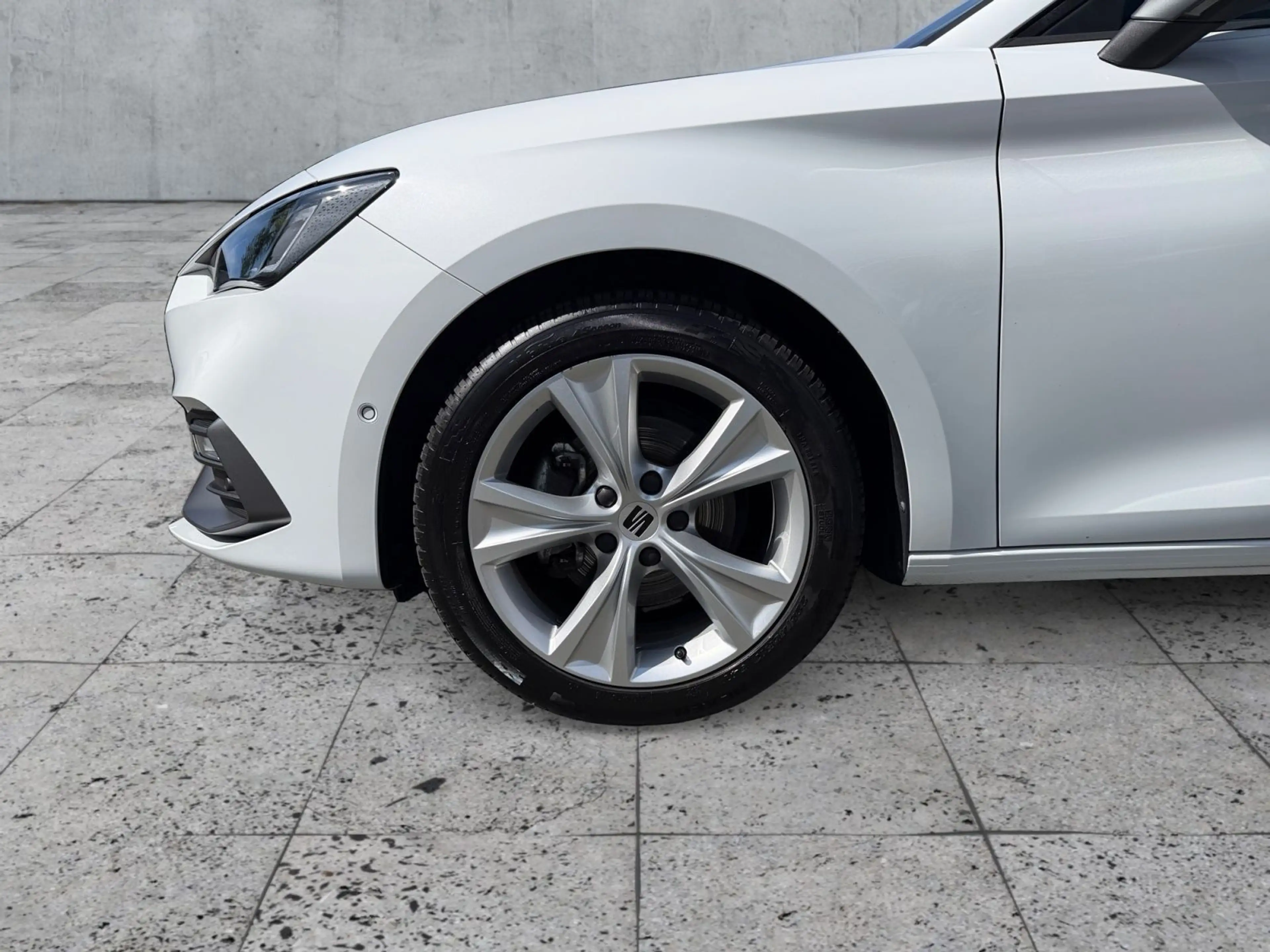 SEAT Leon ST 1.5 eTSI DSG FR-LINE LED+NAV+ACC+SHZ+RFK — photo 8