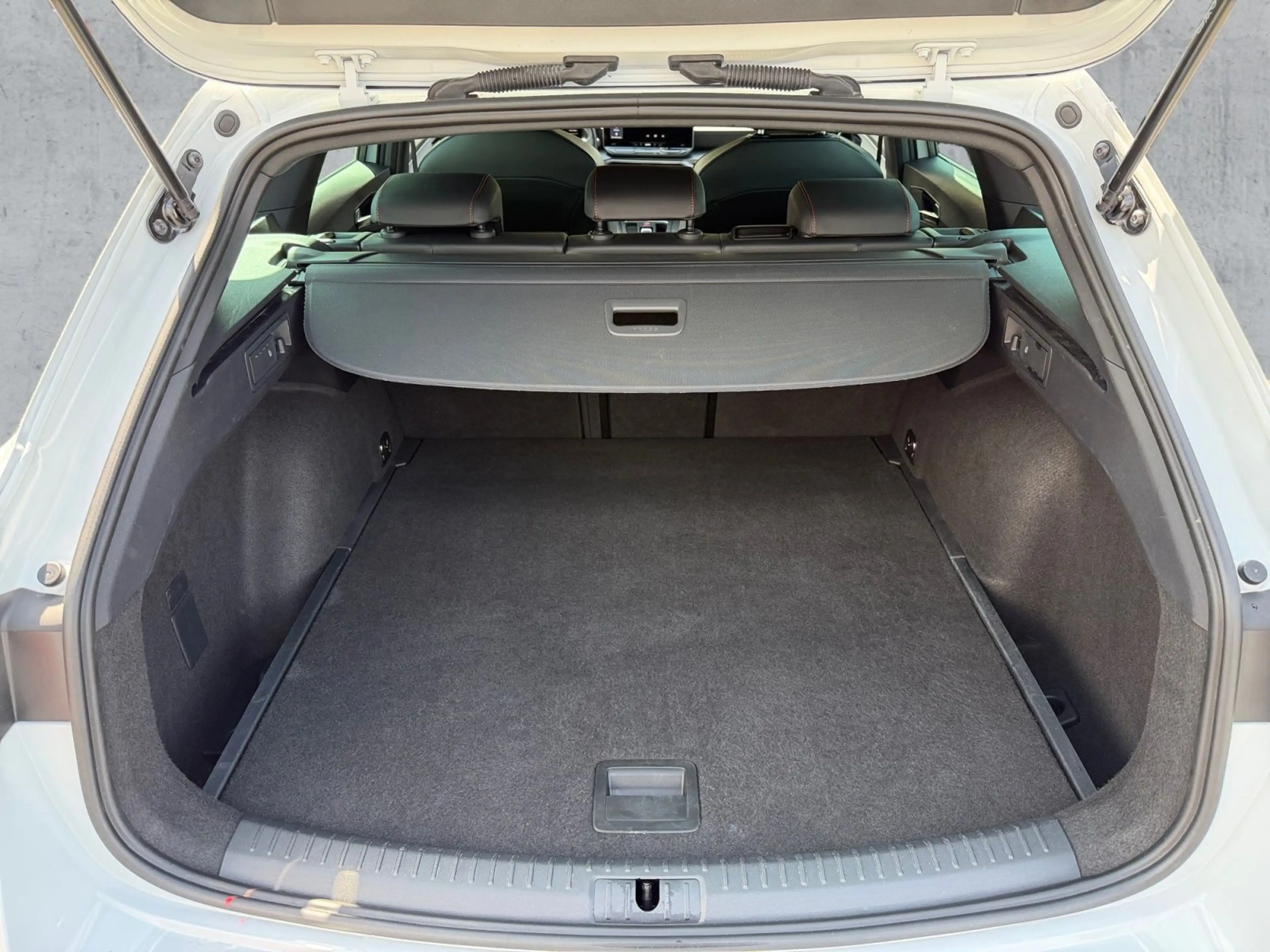 SEAT Leon ST 1.5 eTSI DSG FR-LINE LED+NAV+ACC+SHZ+RFK — photo 14