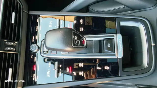 Porsche Cayenne view 16