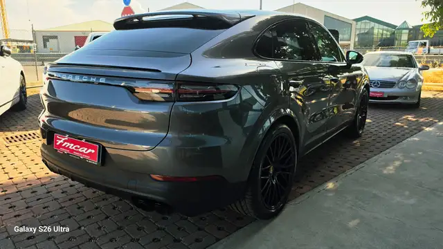 Porsche Cayenne view 19