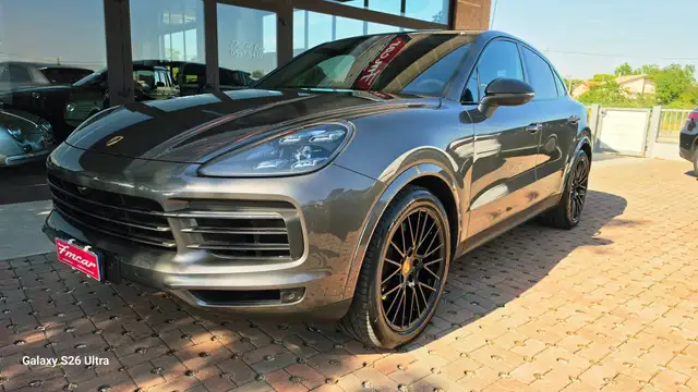 Porsche Cayenne view 3
