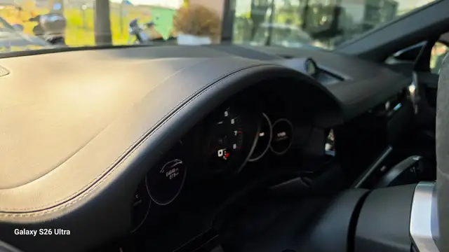 Porsche Cayenne view 22