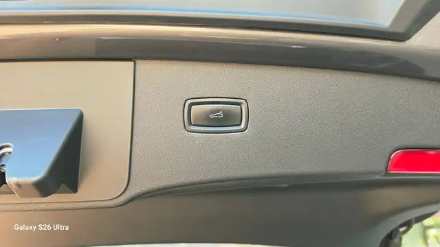 Porsche Cayenne view 27
