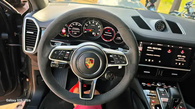 Porsche Cayenne view 10