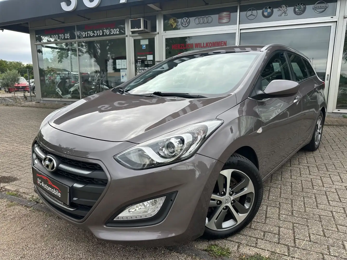 Hyundai i30 cw blue*EURO6*KLIMA*TEMPOMAT*TÜV-NEU*ALLWETT Braun - 1