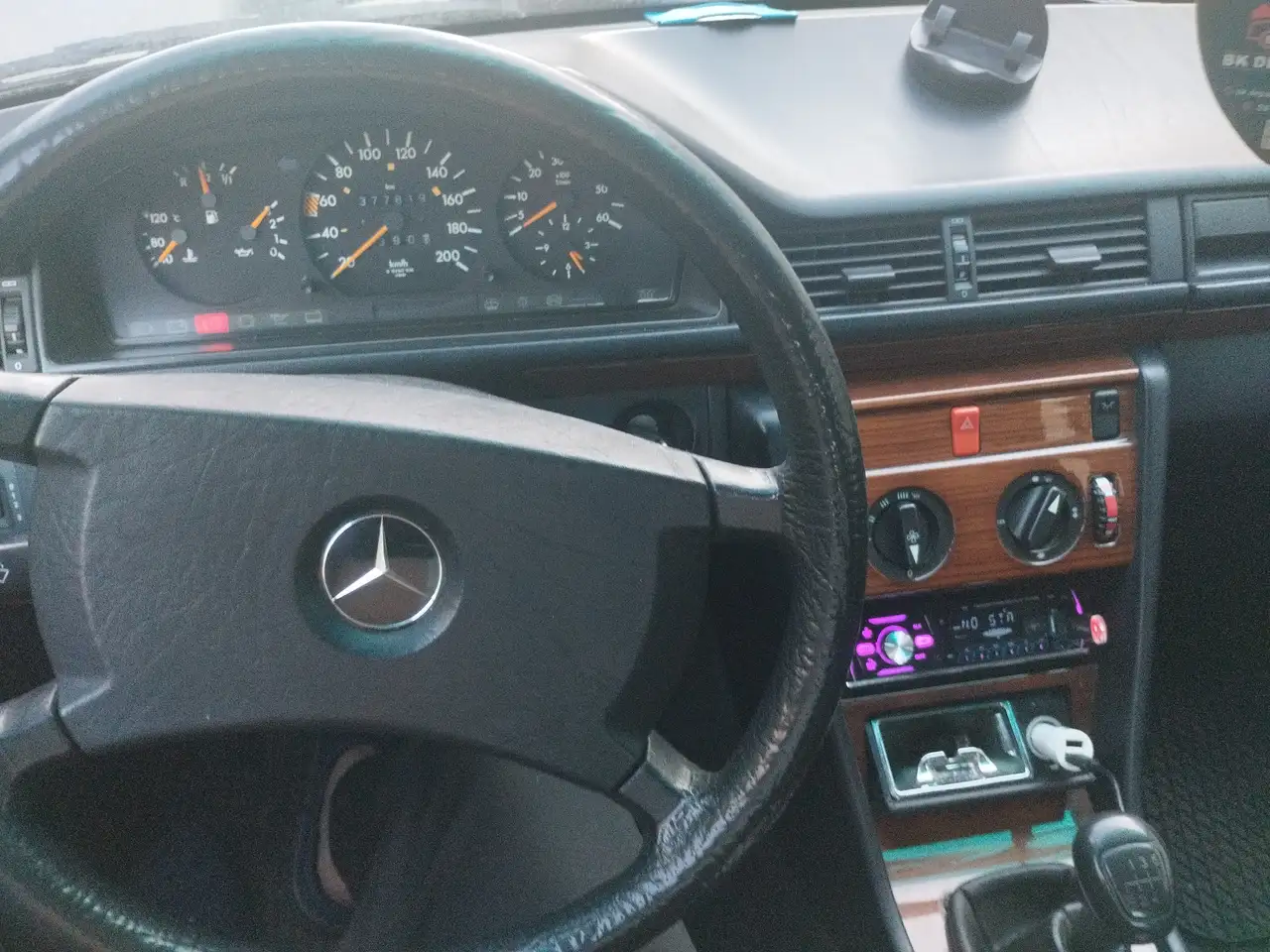 Mercedes-Benz 250 W124, foto 7
