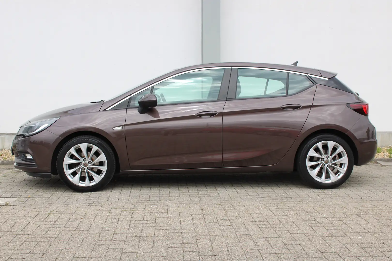 Opel Astra 1.4 Edition / Navigatie / Trekhaak / Parkeersensor Brun - 2