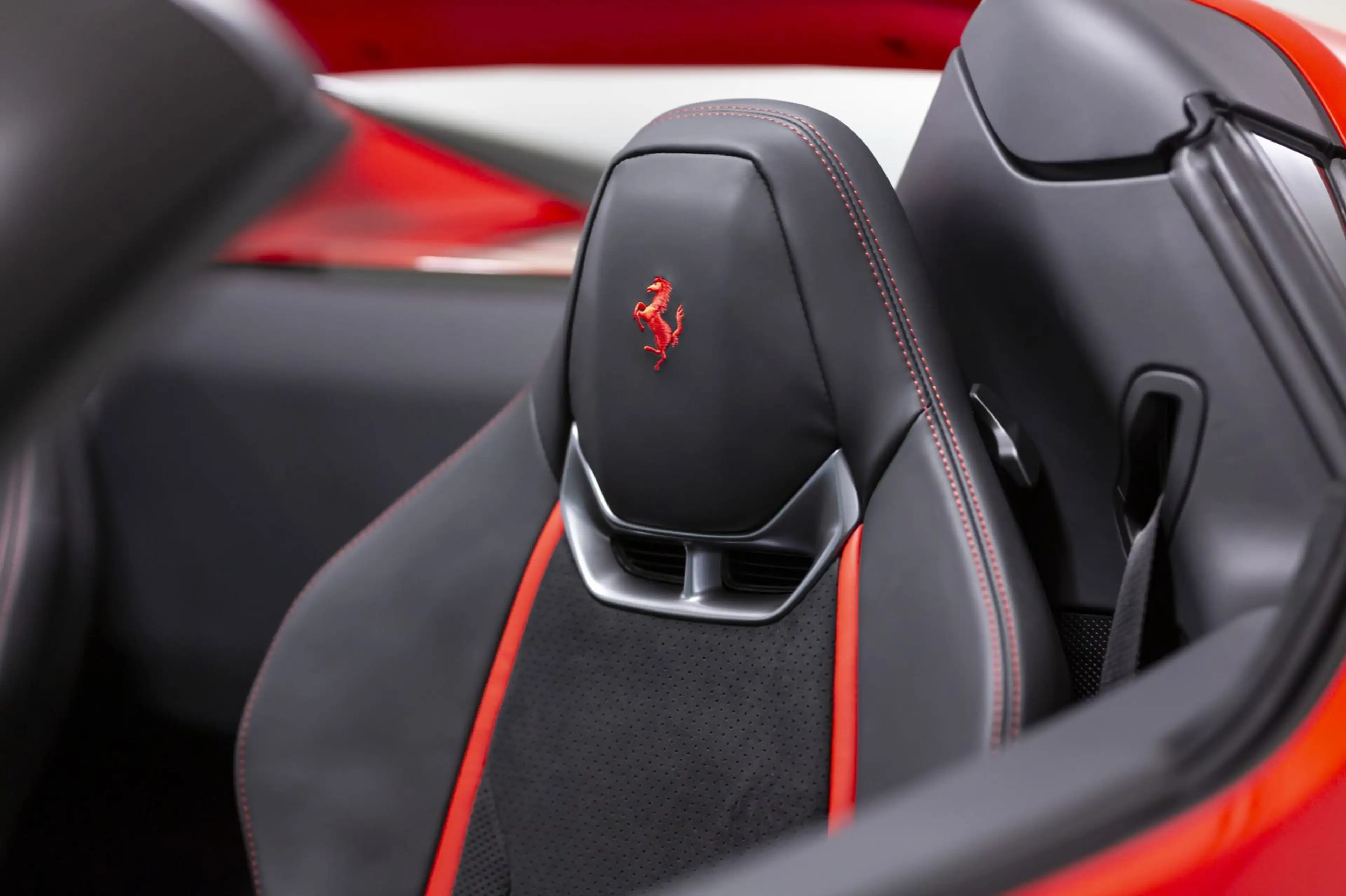 Ferrari 296 GTS 6xCarbon|TwoTone|Lift|JBL|NeckW|VentilS| — photo 23