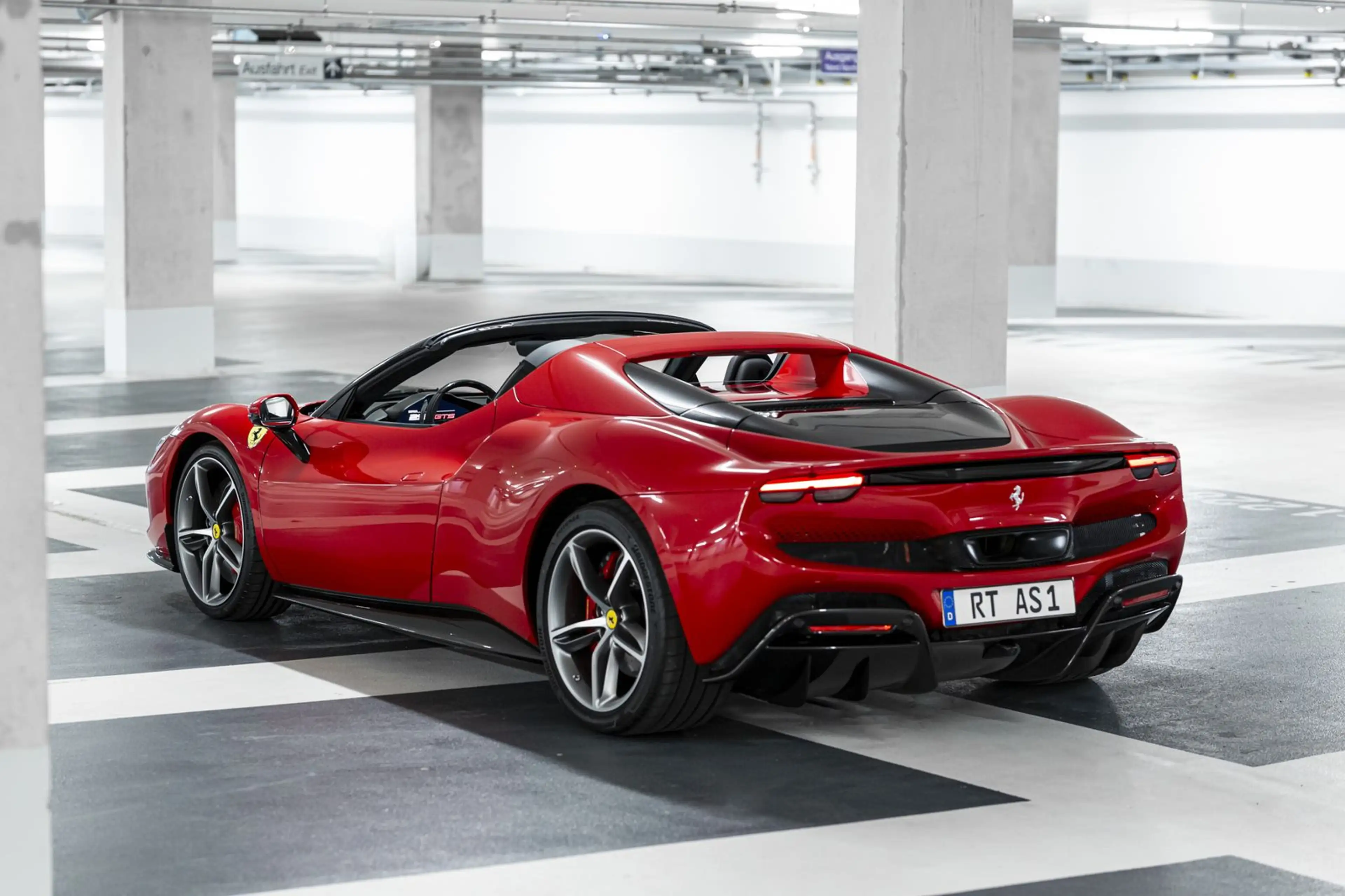 Ferrari 296 GTS 6xCarbon|TwoTone|Lift|JBL|NeckW|VentilS| — photo 6