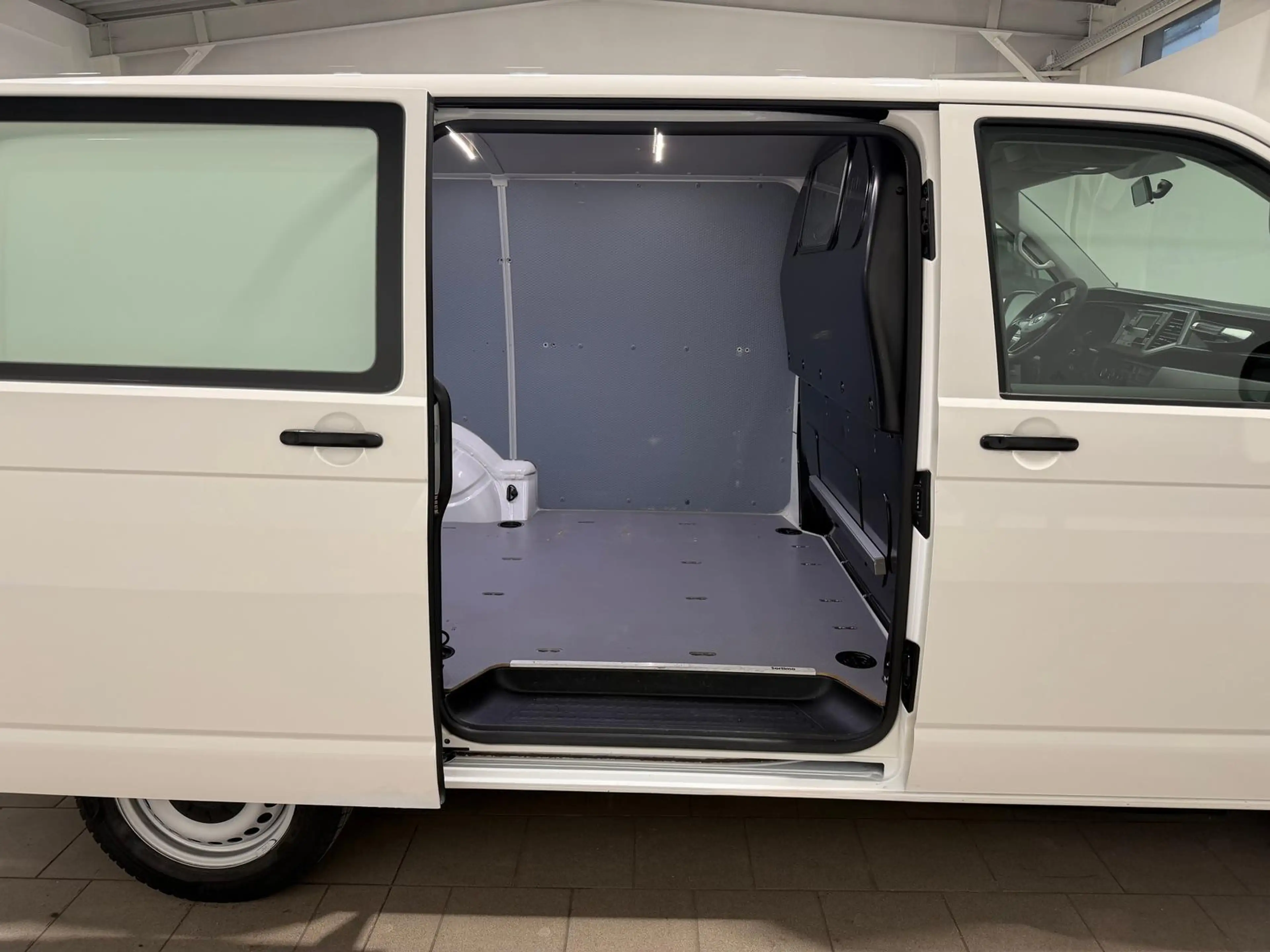 Volkswagen T6.1 Transporter ,4Motion,kurz,Klima,Radio,AHK — photo 6