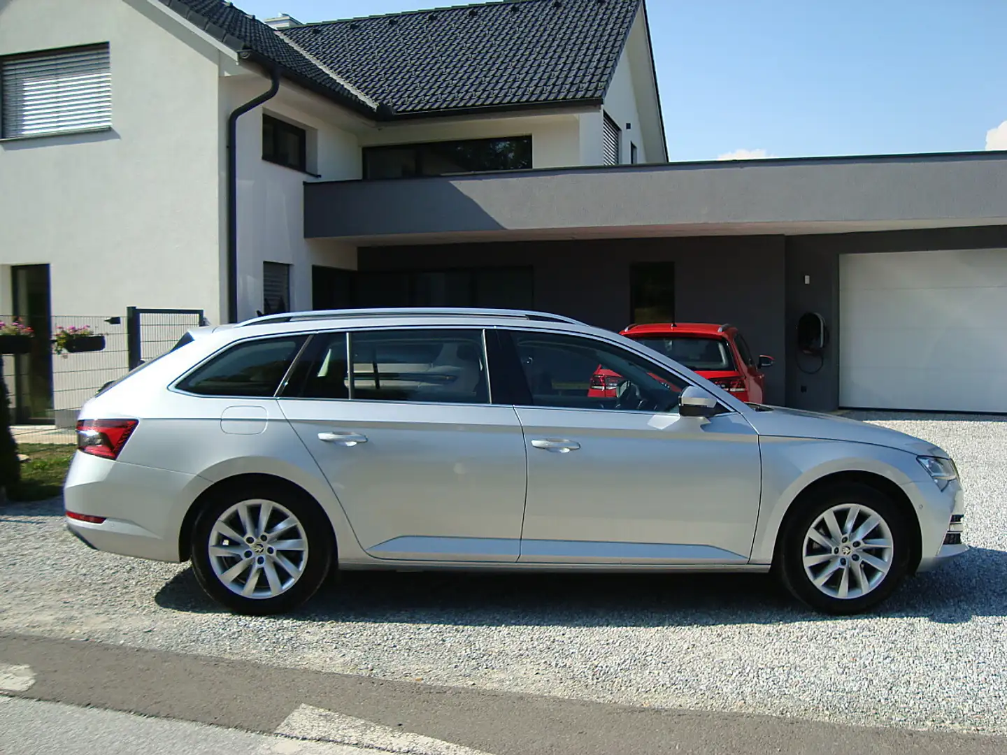 Skoda Superb Kombi IV Style DSG 1-Hand !! Silber - 2