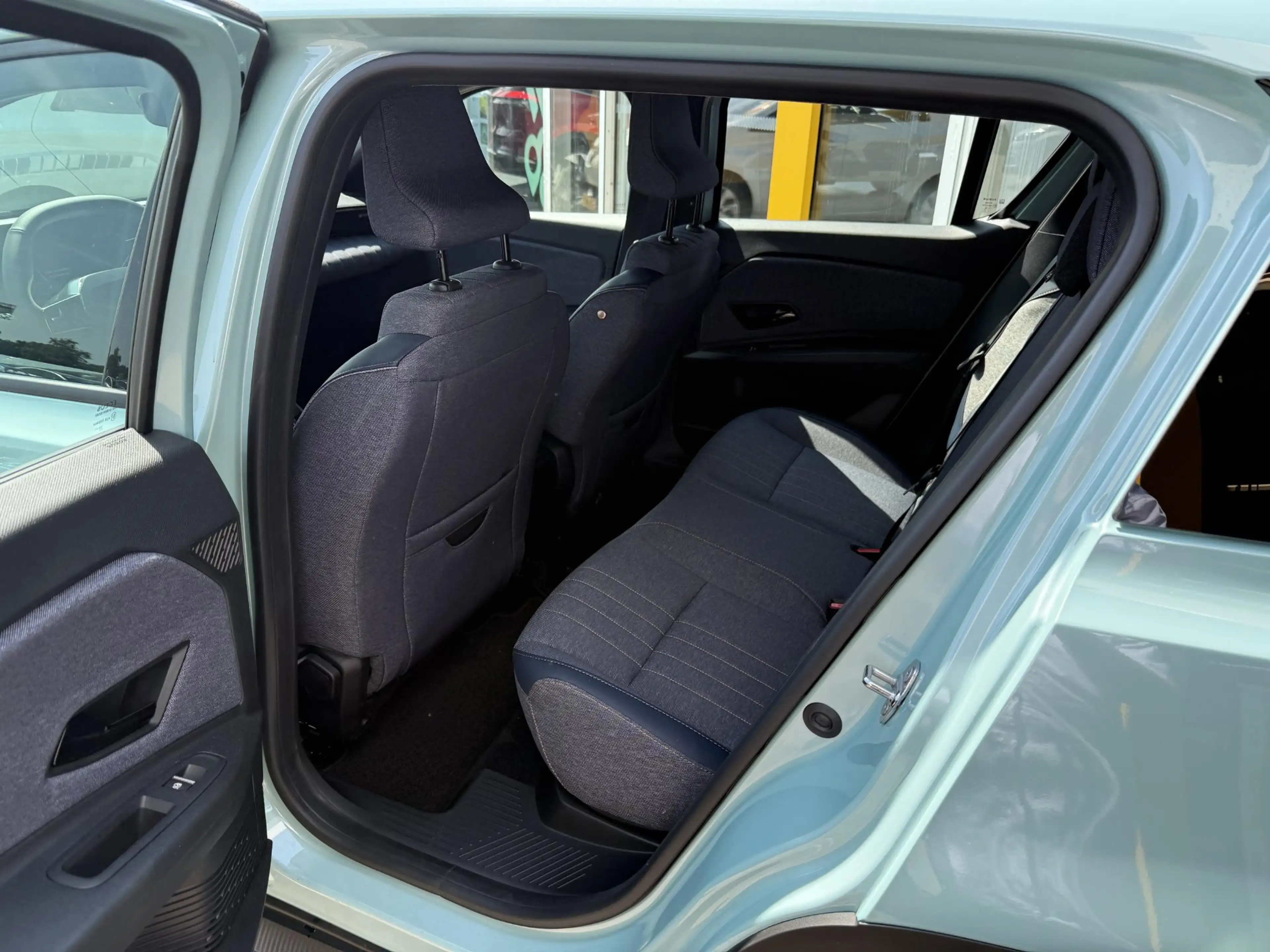 Renault R 4 comfort range techno 52 kWh | Demo | Harman & Kard — photo 8