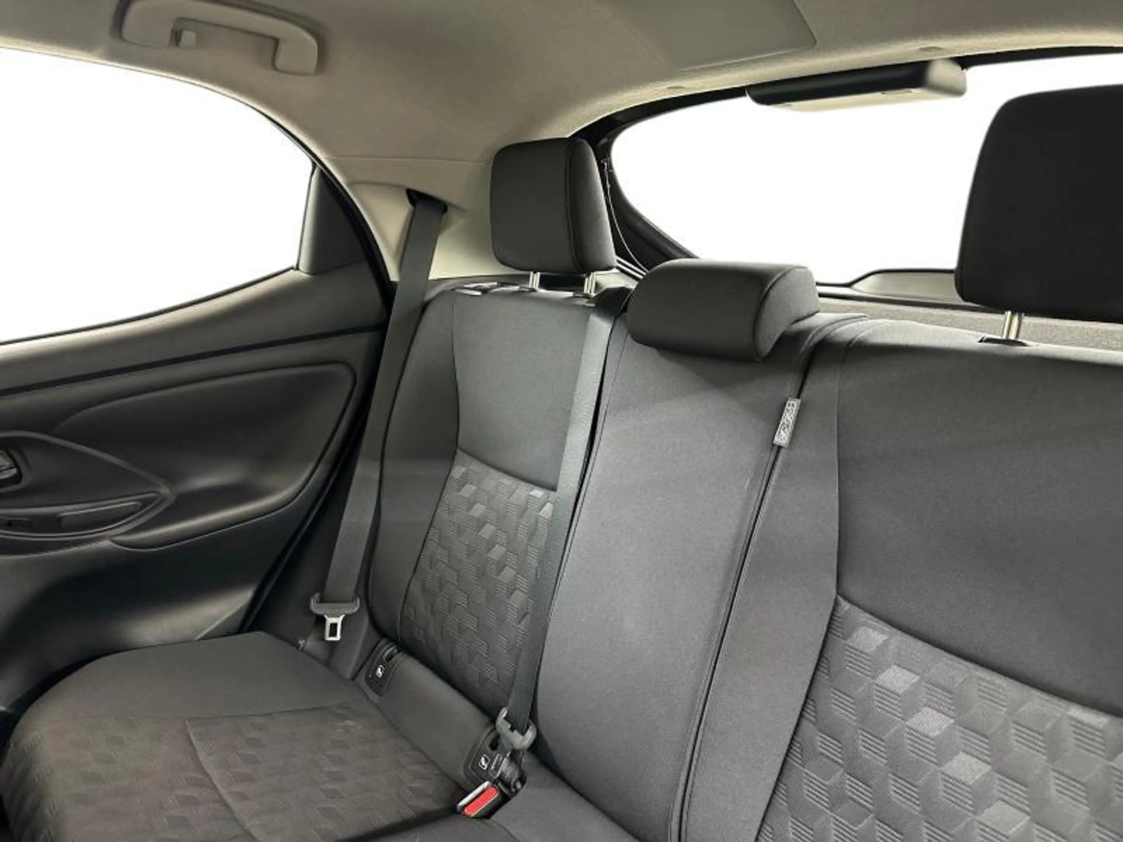 Toyota Yaris 116 hp HEV Dynamic | carplay | camera — photo 12