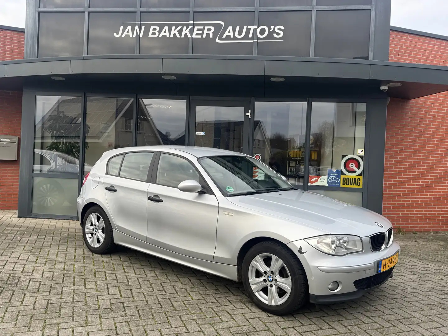 BMW 118 1-serie 118i ✅ Automaaat ✅ Clima ✅ Airco ✅ Nieuwe Gris - 2