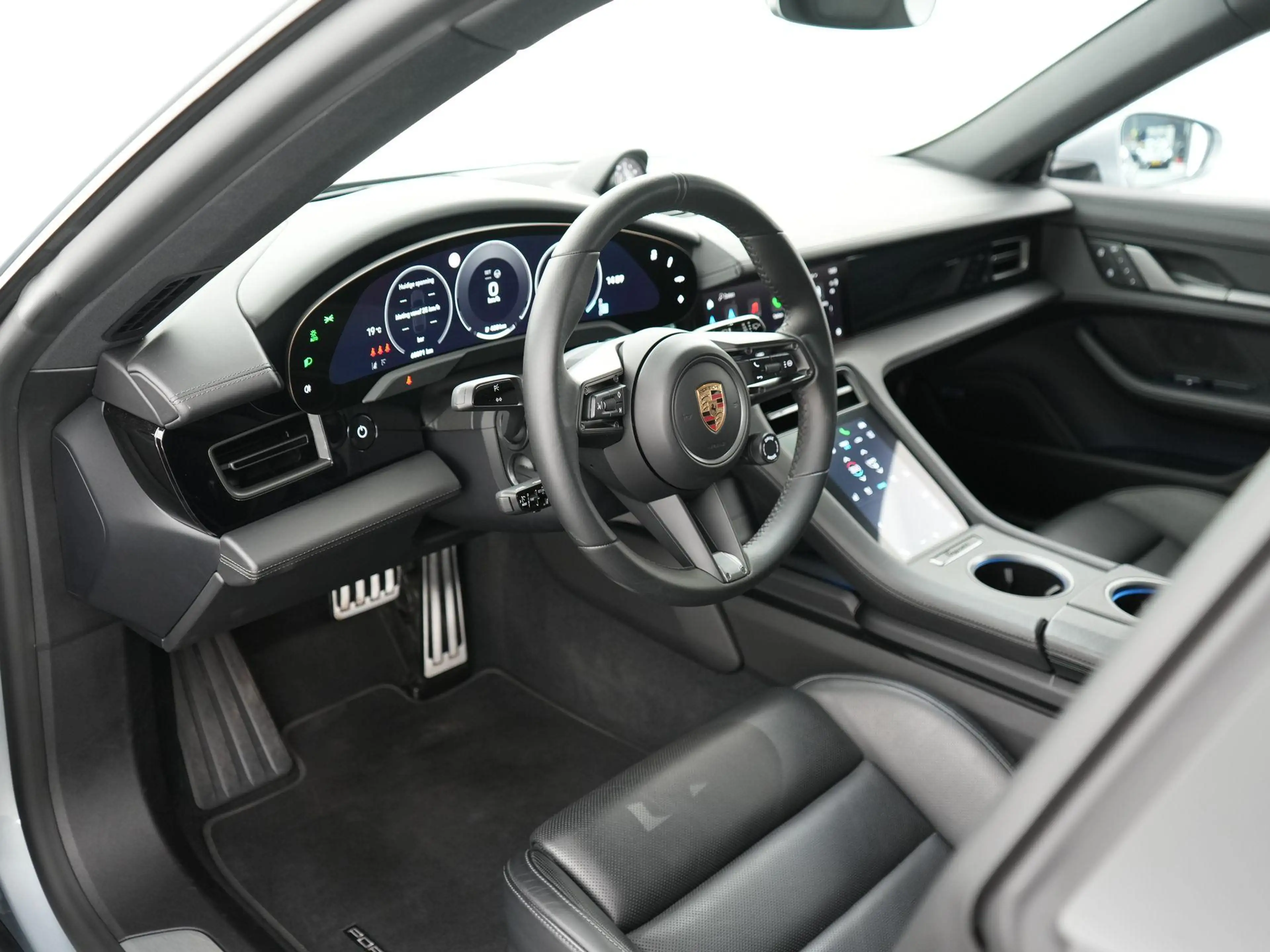 Porsche Taycan Cross Turismo 4 105 kWh — photo 11