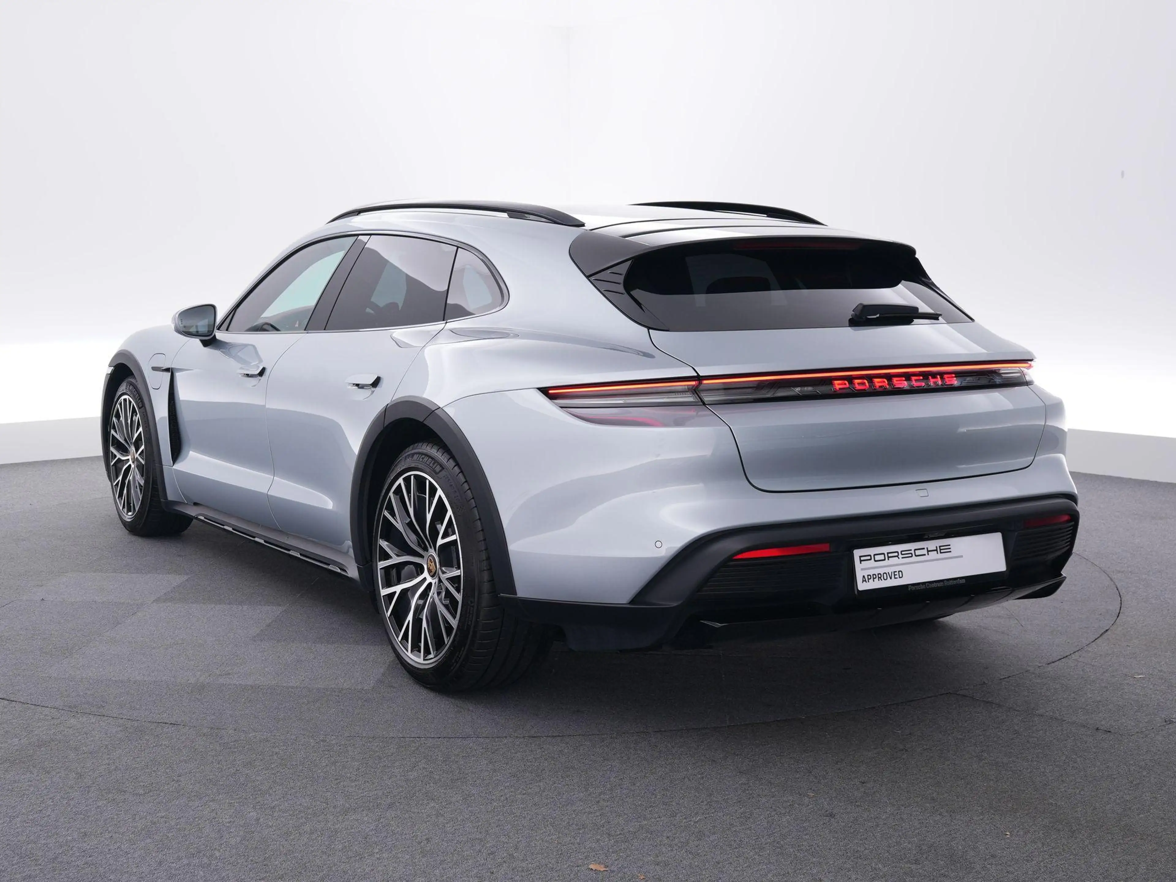 Porsche Taycan Cross Turismo 4 105 kWh — photo 3
