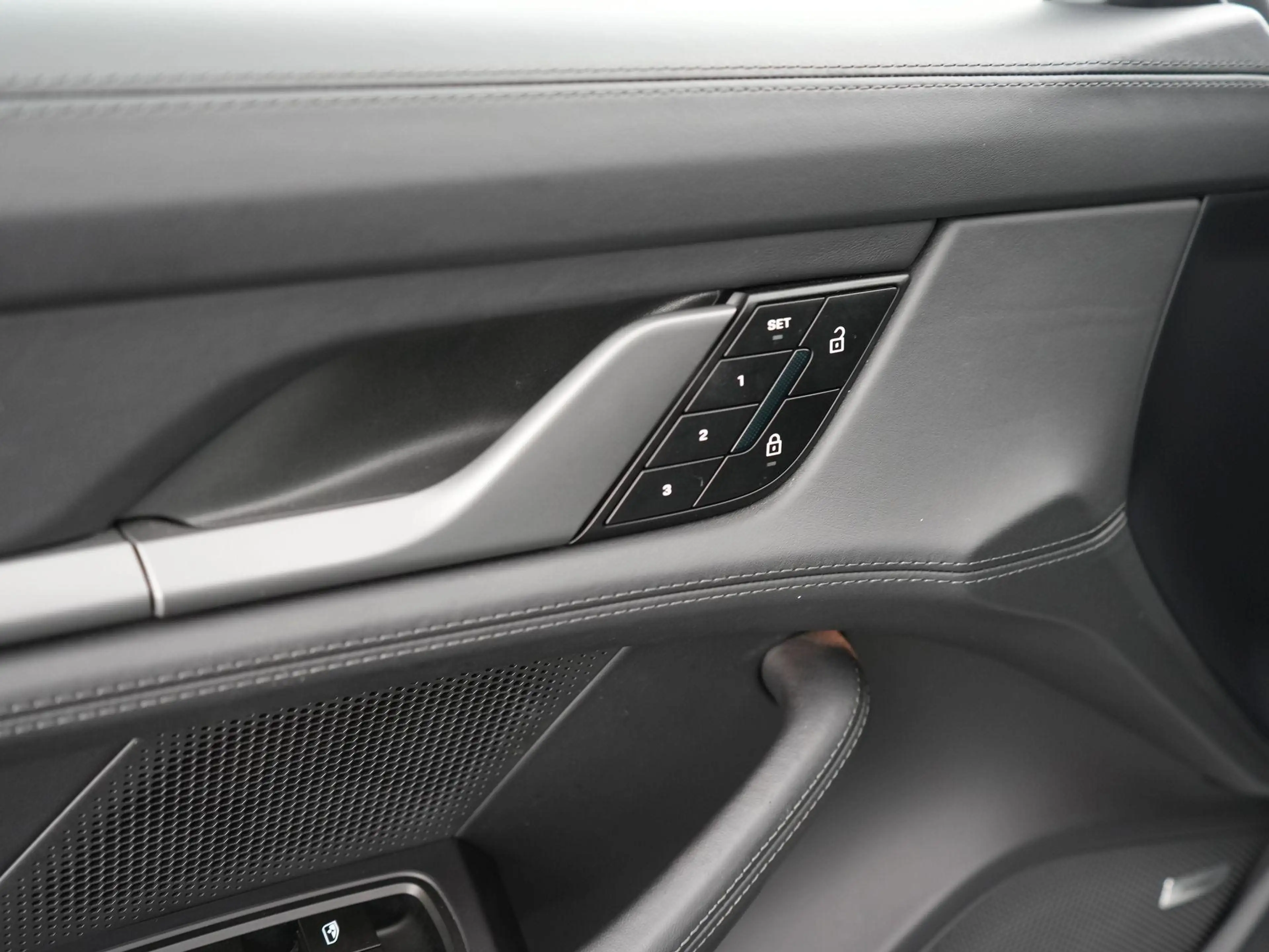 Porsche Taycan Cross Turismo 4 105 kWh — photo 14