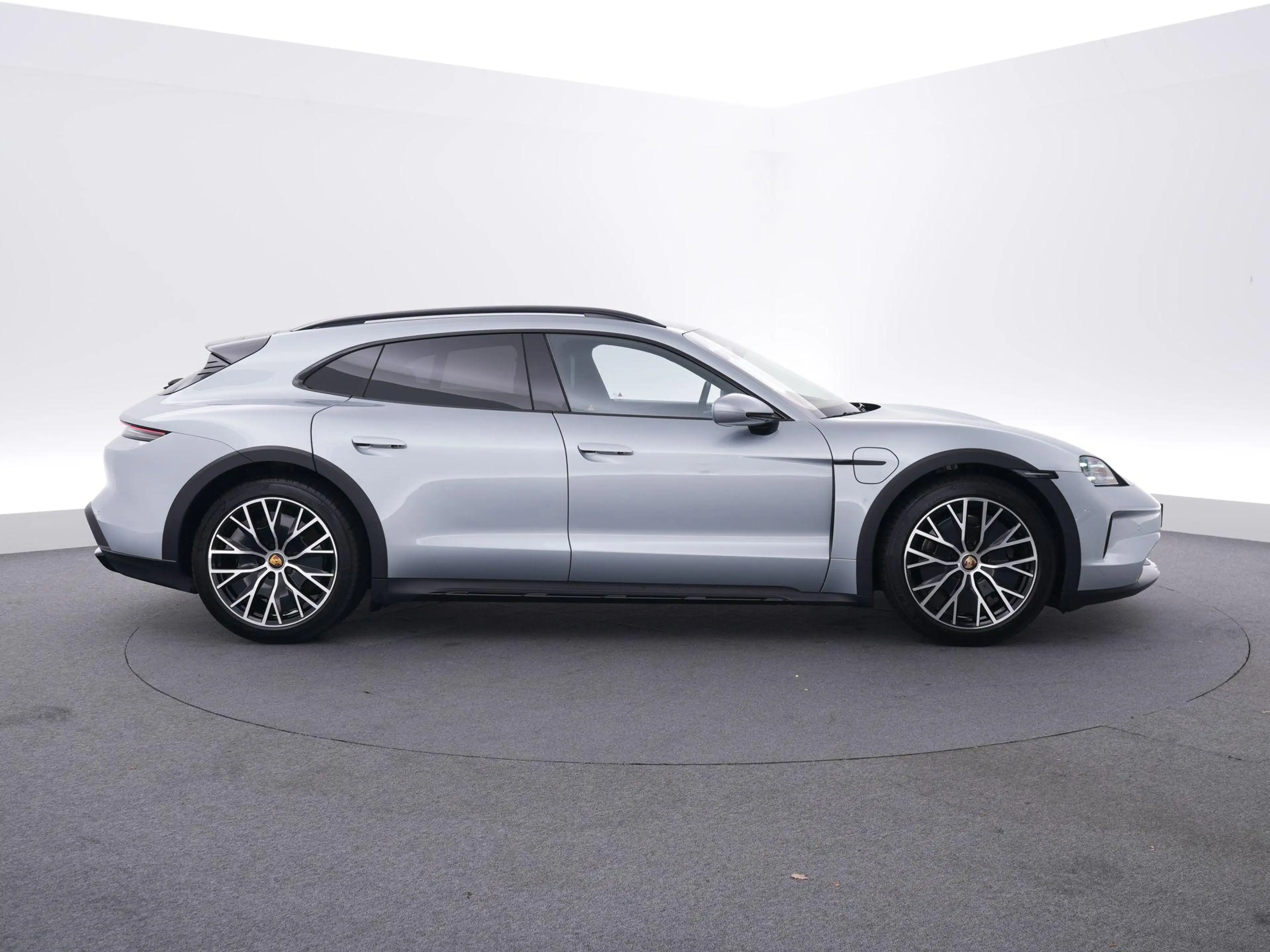 Porsche Taycan Cross Turismo 4 105 kWh — photo 6