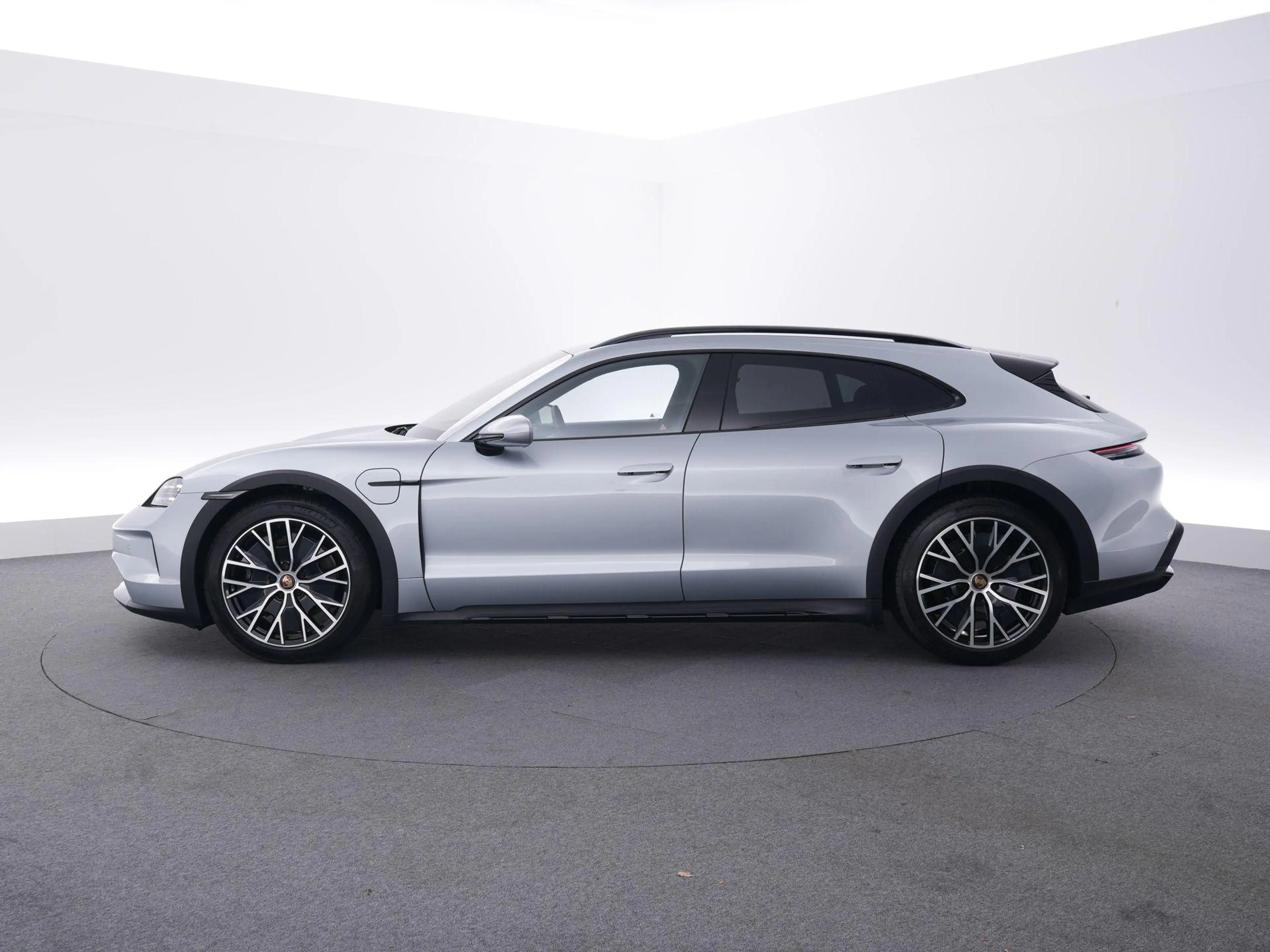 Porsche Taycan Cross Turismo 4 105 kWh — photo 2
