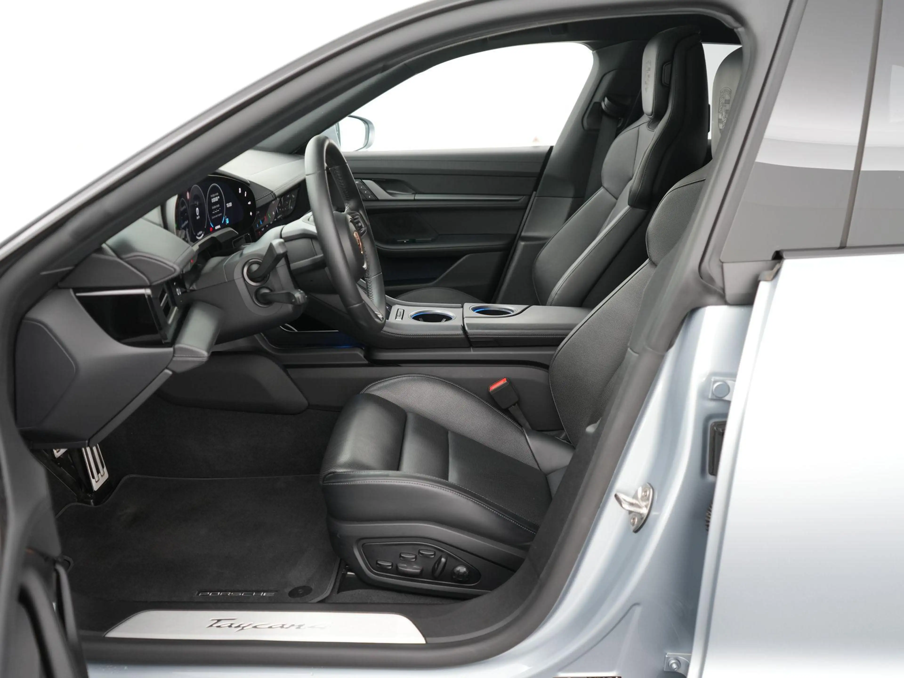 Porsche Taycan Cross Turismo 4 105 kWh — photo 12