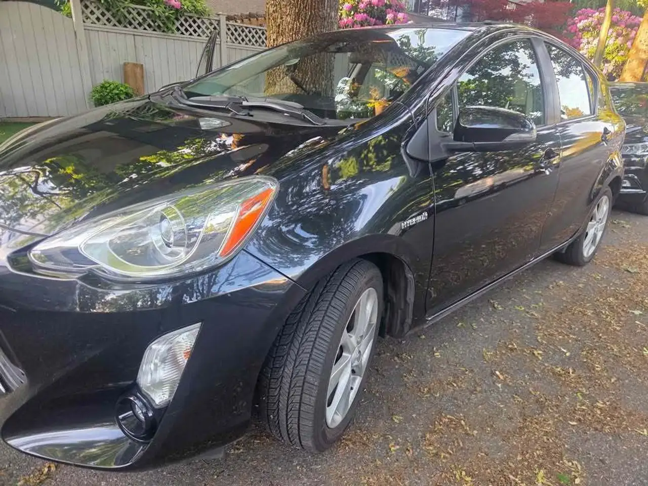 Toyota Prius c снимка Toyota Prius c
